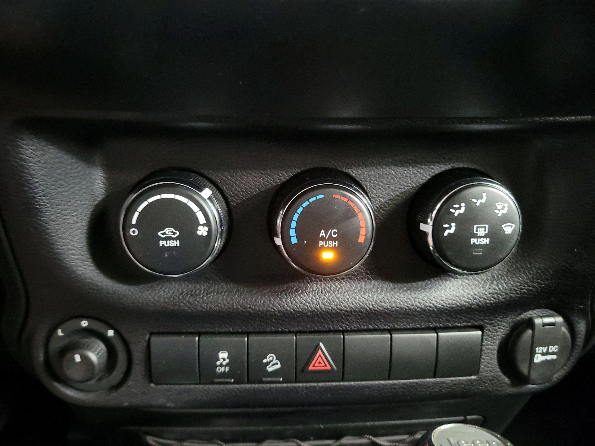 Thumbnail: 2016 Jeep Wrangler - 15