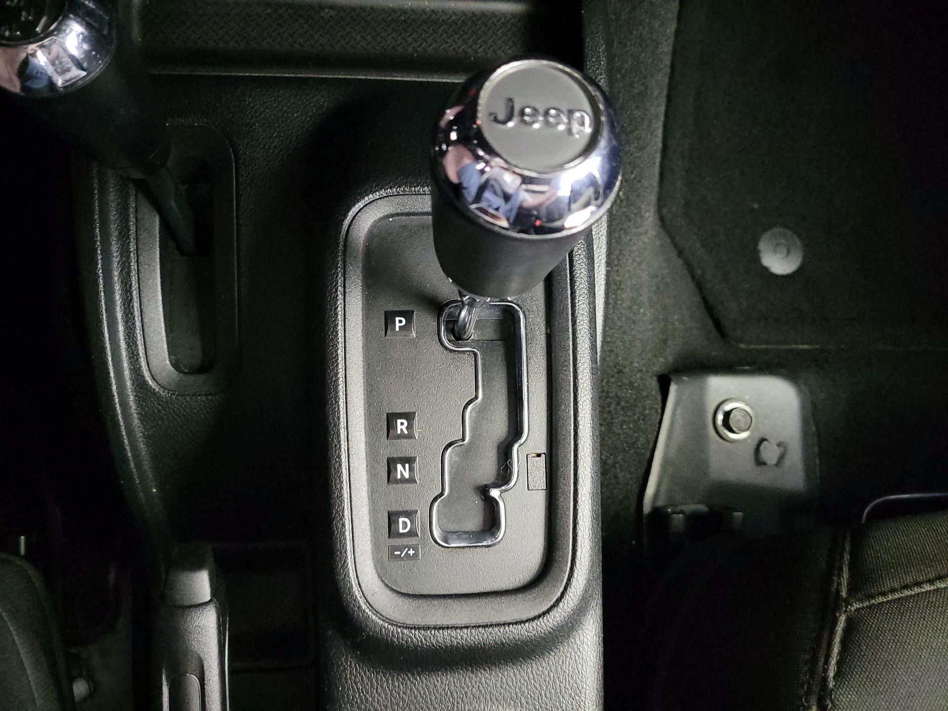 Thumbnail: 2016 Jeep Wrangler - 16