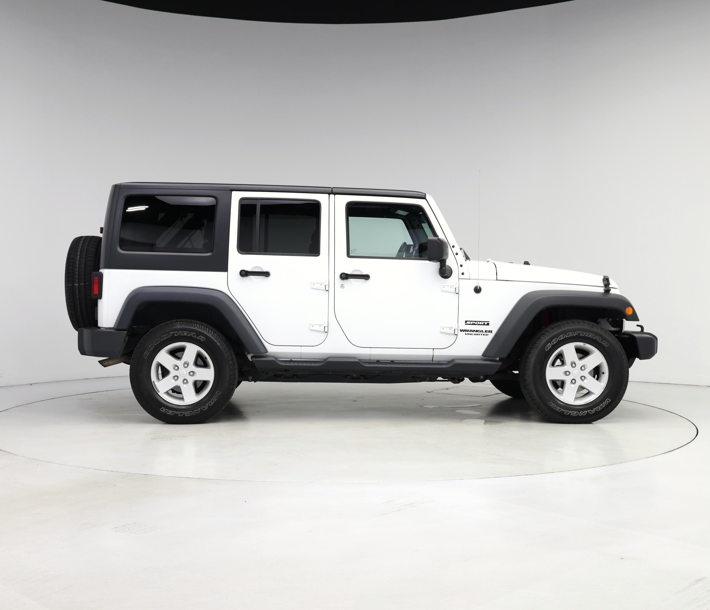 Thumbnail: 2016 Jeep Wrangler - 7