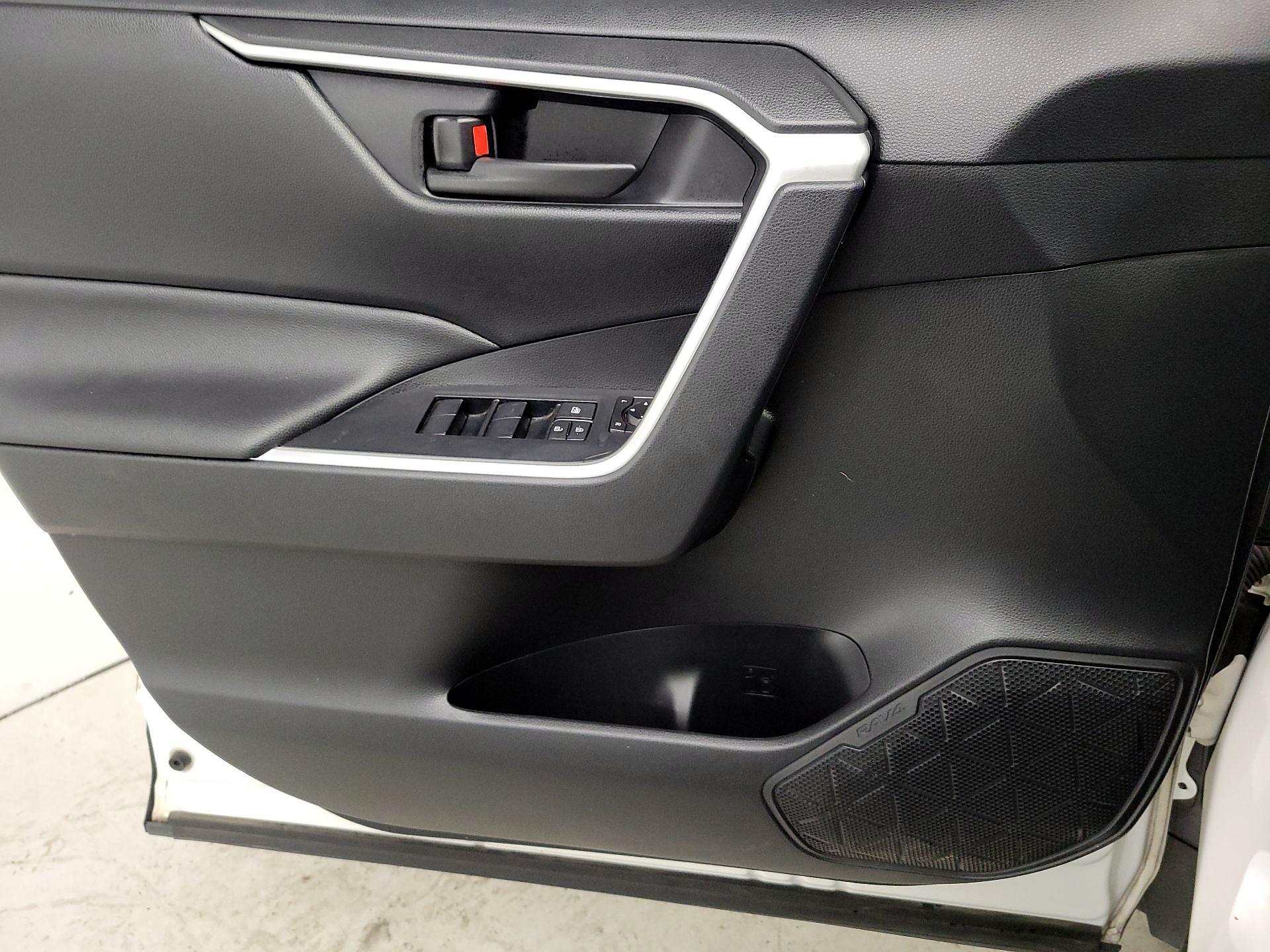 Thumbnail: 2019 Toyota RAV4 - 12