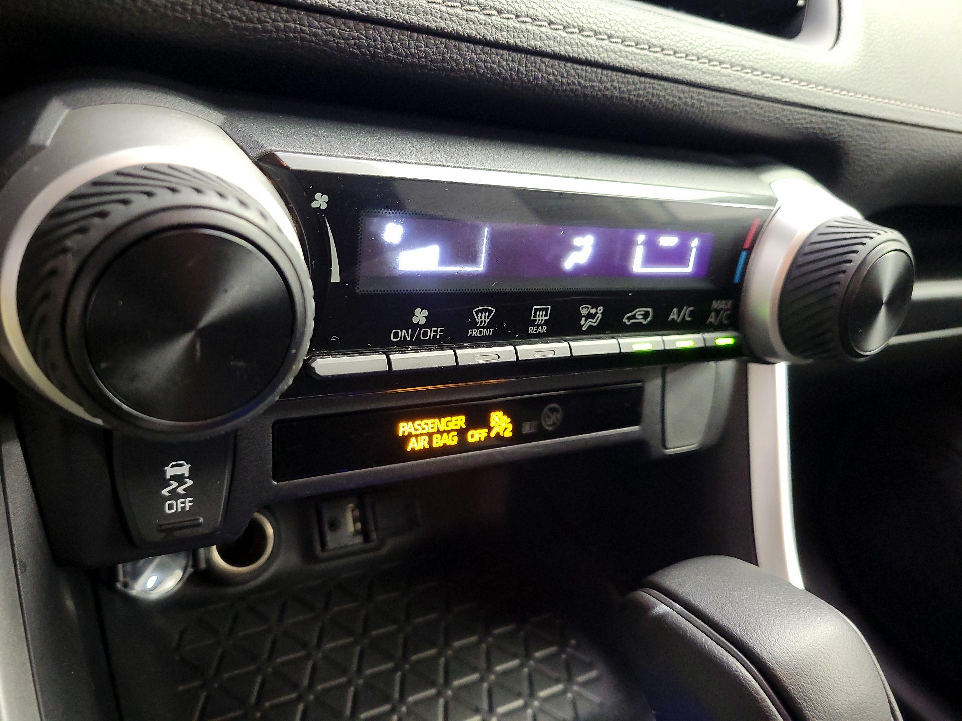 Thumbnail: 2019 Toyota RAV4 - 16