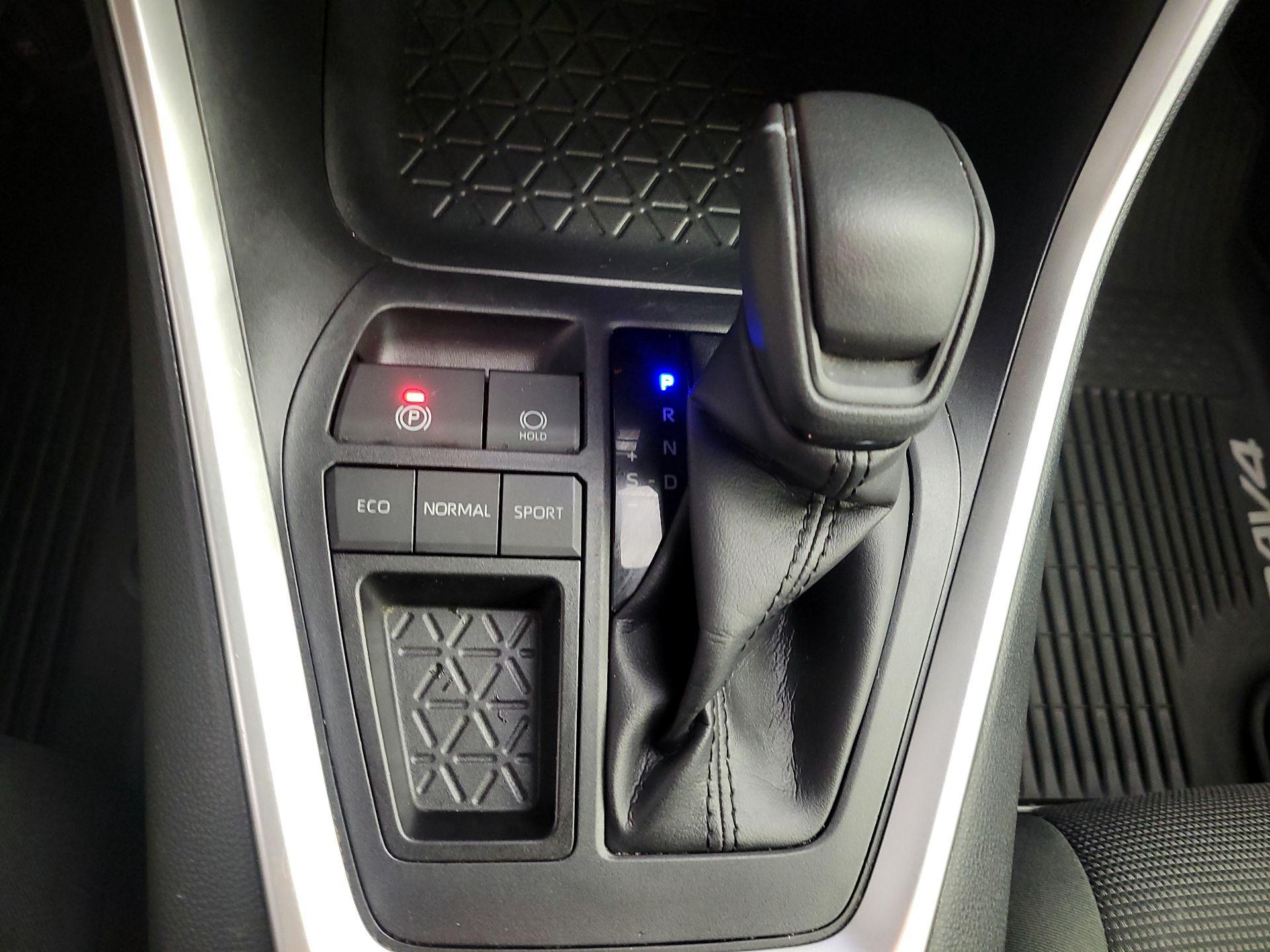 Thumbnail: 2019 Toyota RAV4 - 17