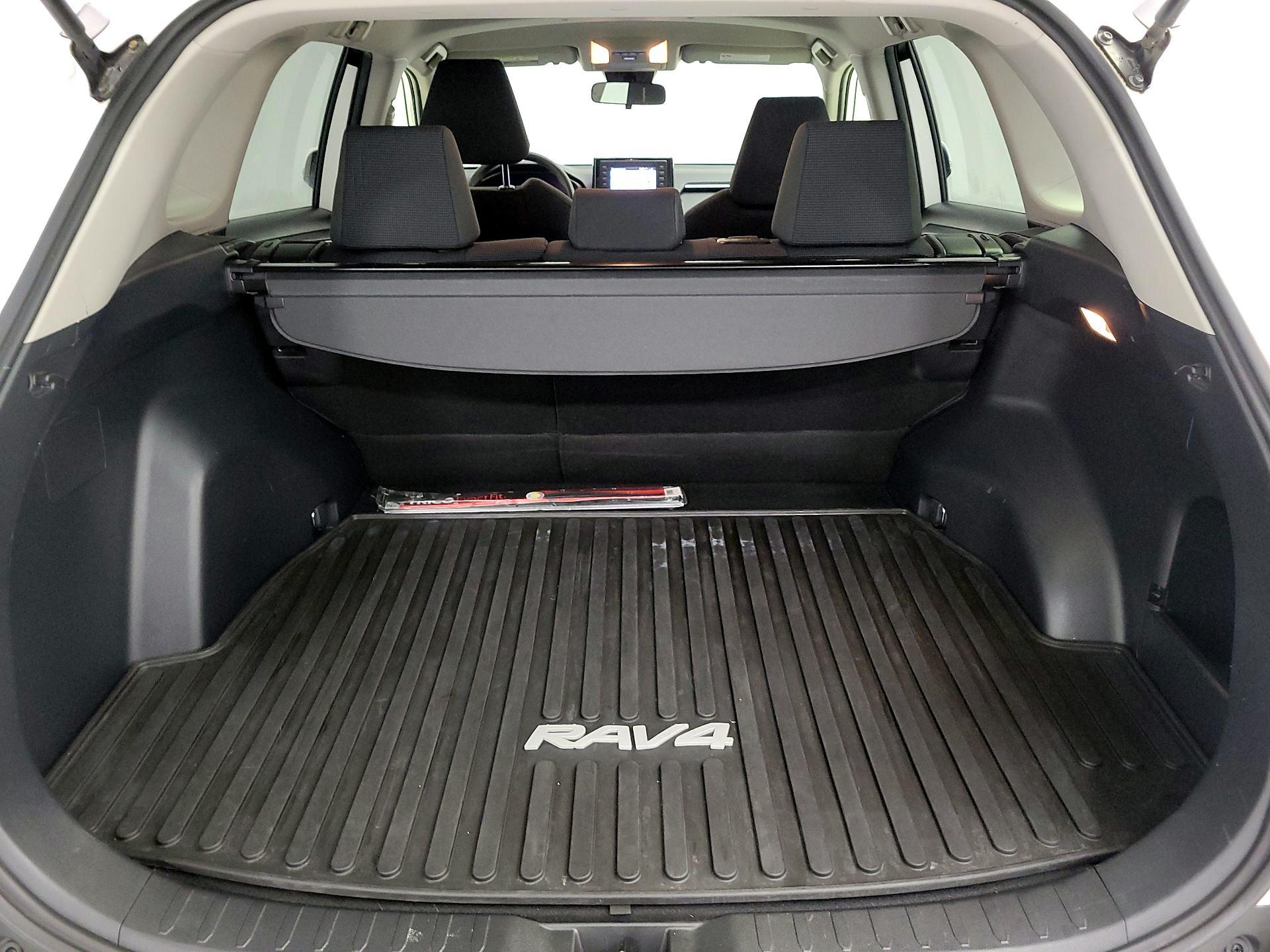 Thumbnail: 2019 Toyota RAV4 - 20