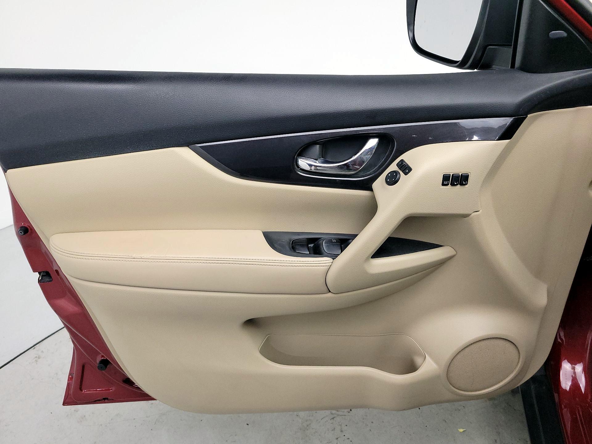 Thumbnail: 2018 Nissan Rogue - 12
