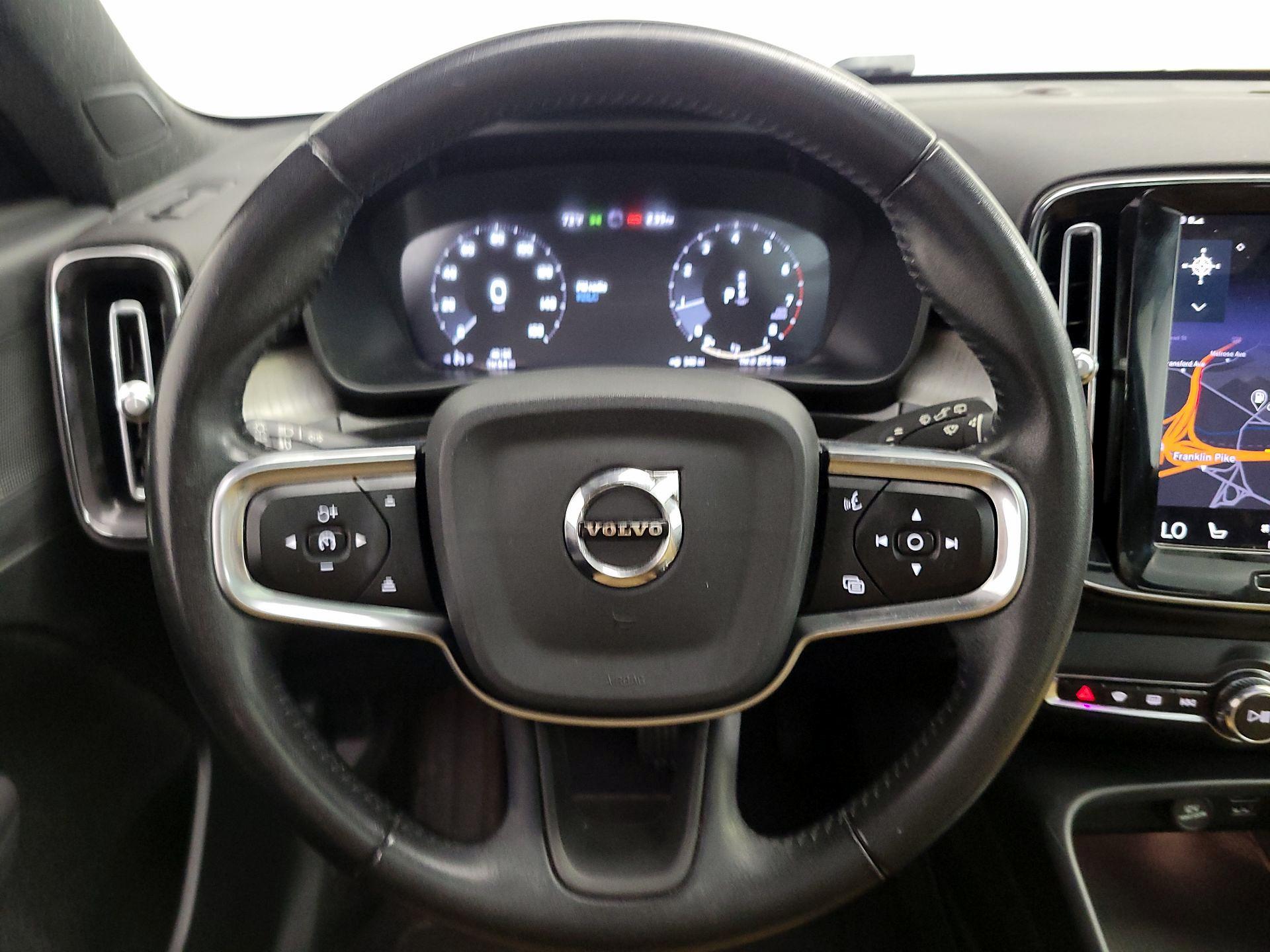 Thumbnail: 2021 Volvo XC40 - 10