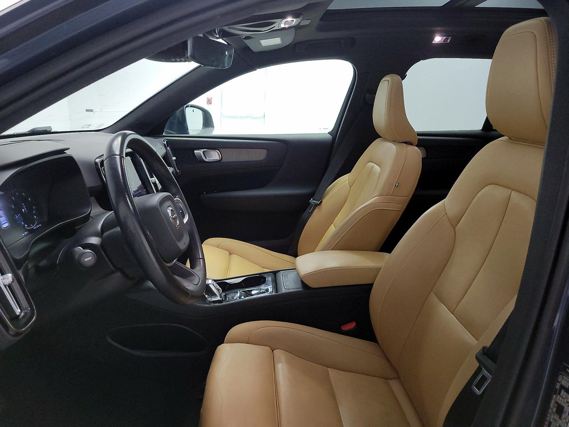 Thumbnail: 2021 Volvo XC40 - 11