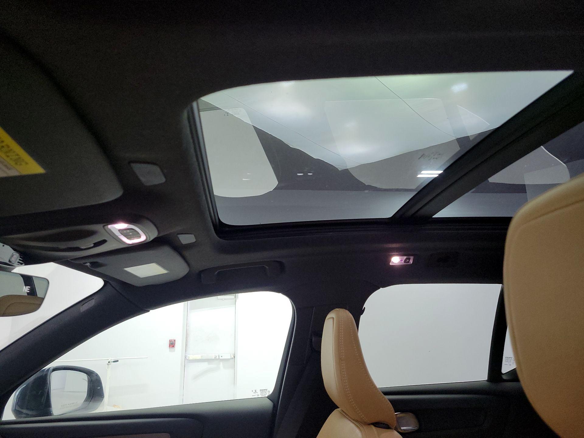 Thumbnail: 2021 Volvo XC40 - 20