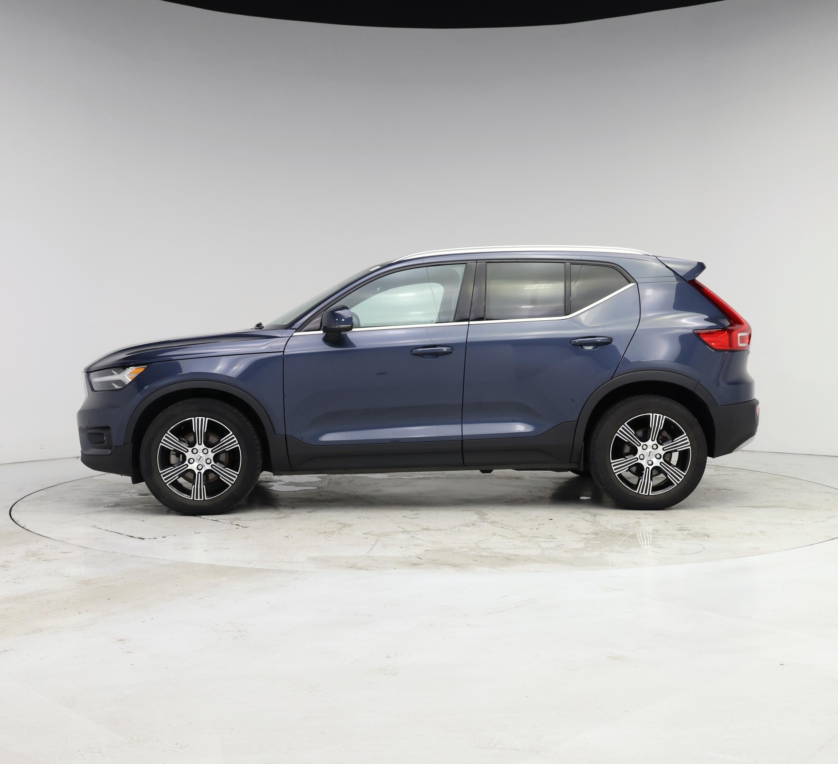 Thumbnail: 2021 Volvo XC40 - 3