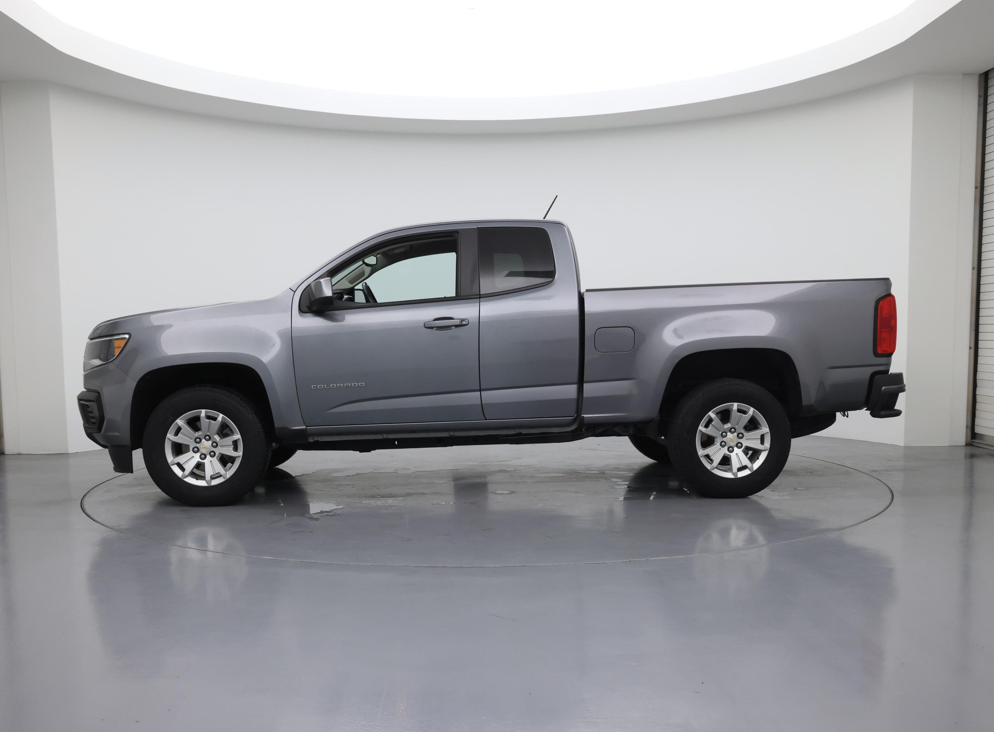 Thumbnail: 2022 Chevrolet Colorado - 3