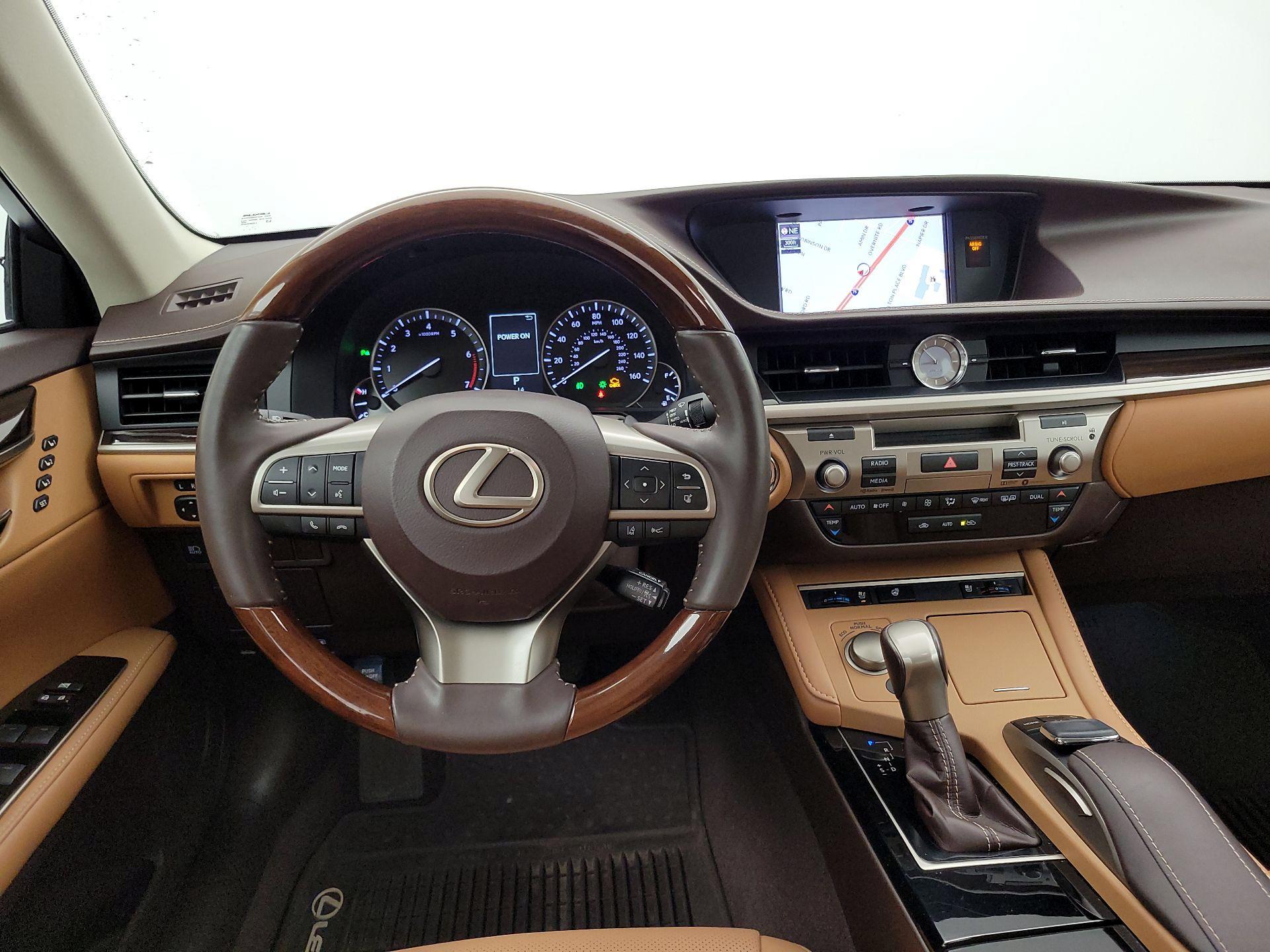 Thumbnail: 2018 Lexus ES - 10
