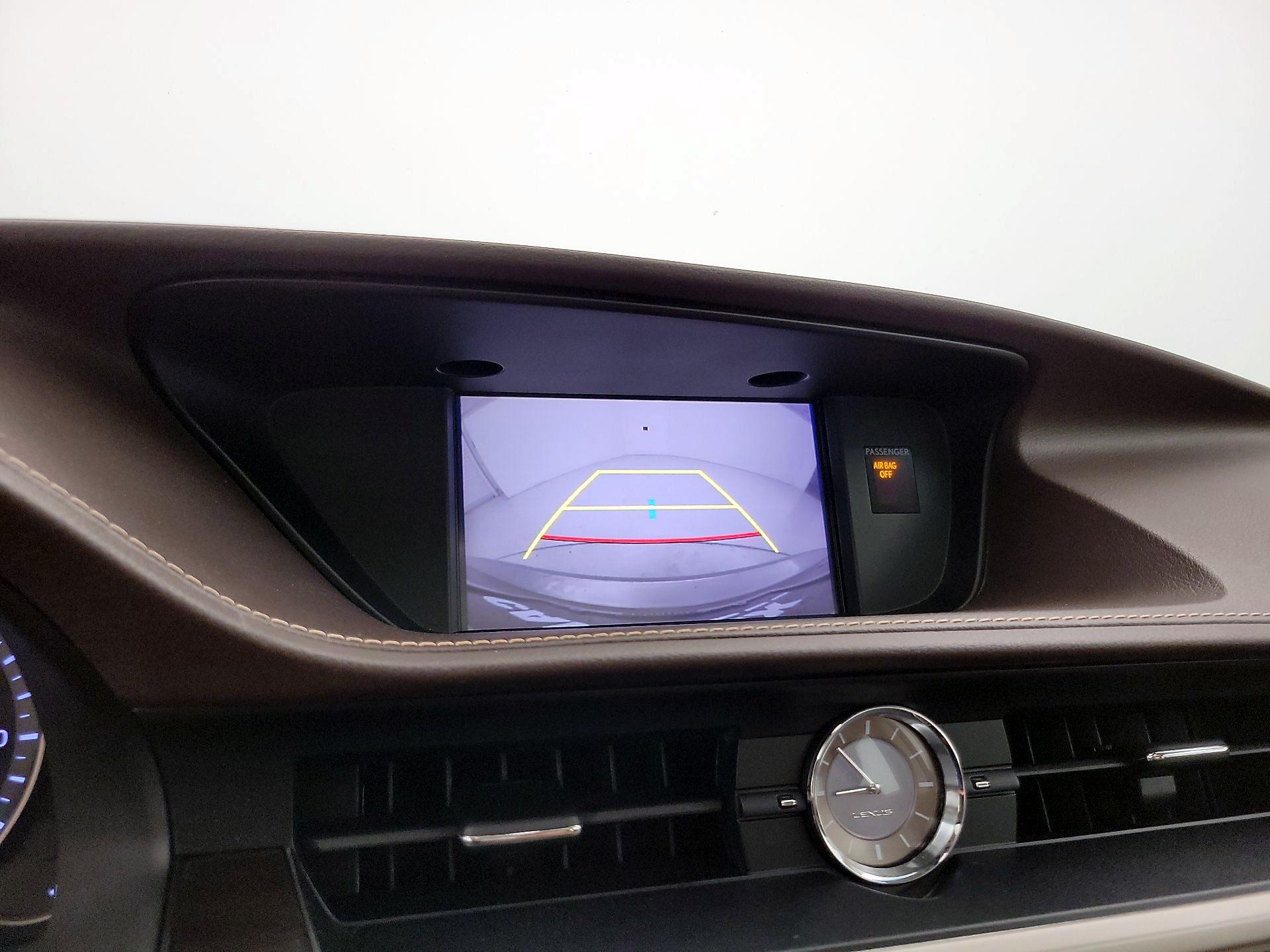 Thumbnail: 2018 Lexus ES - 15