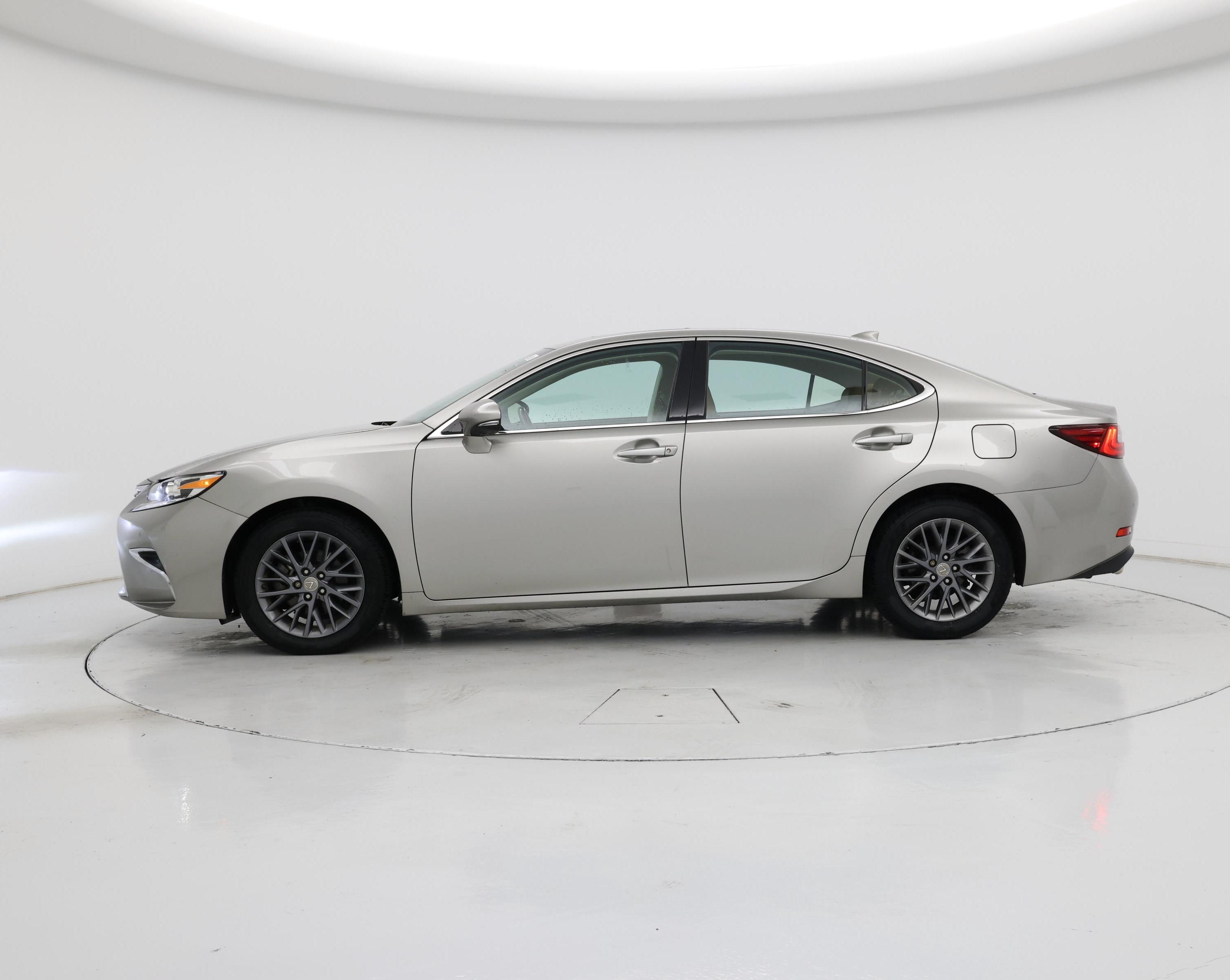 Thumbnail: 2018 Lexus ES - 3