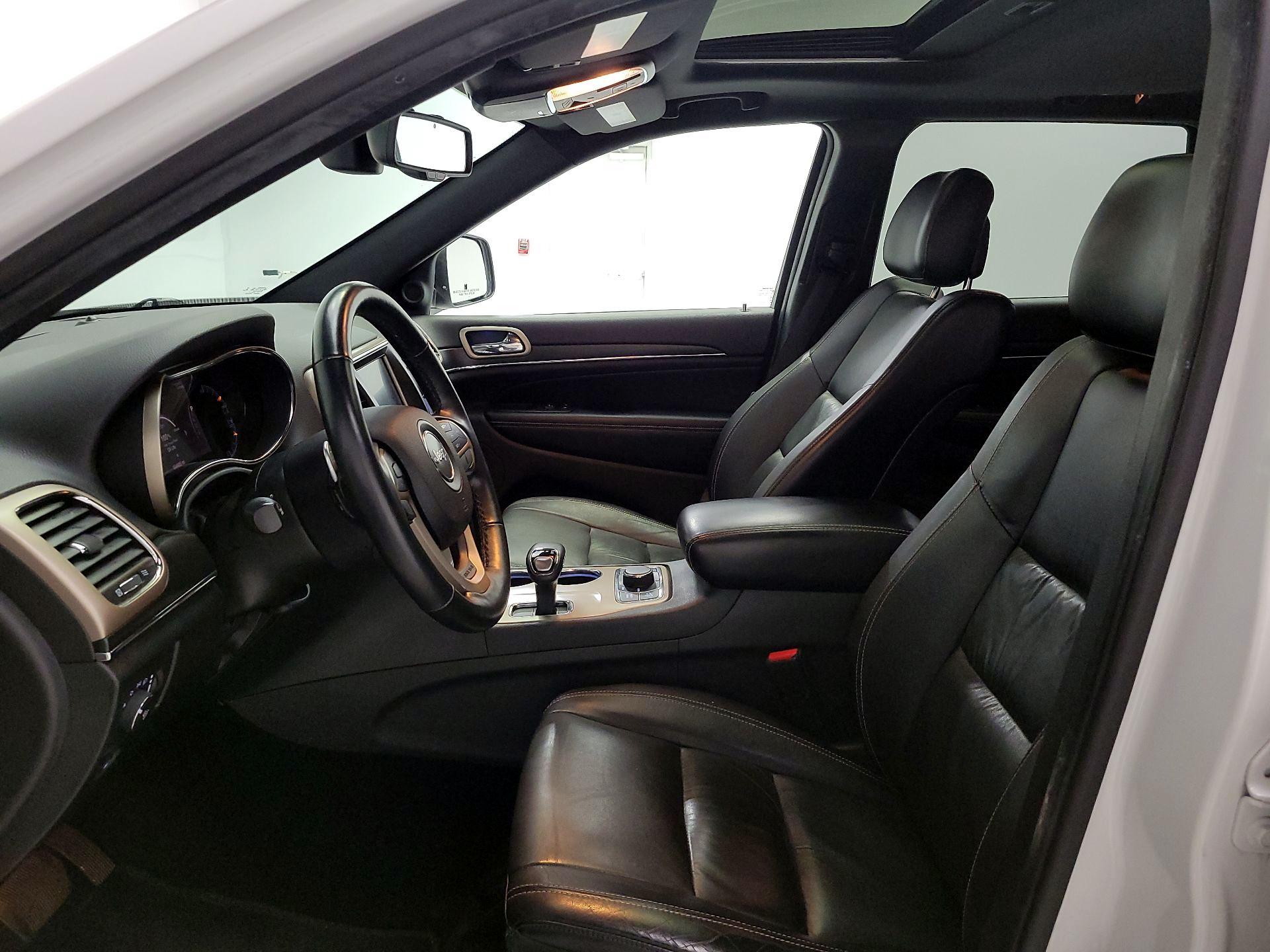 Thumbnail: 2015 Jeep Grand Cherokee - 11