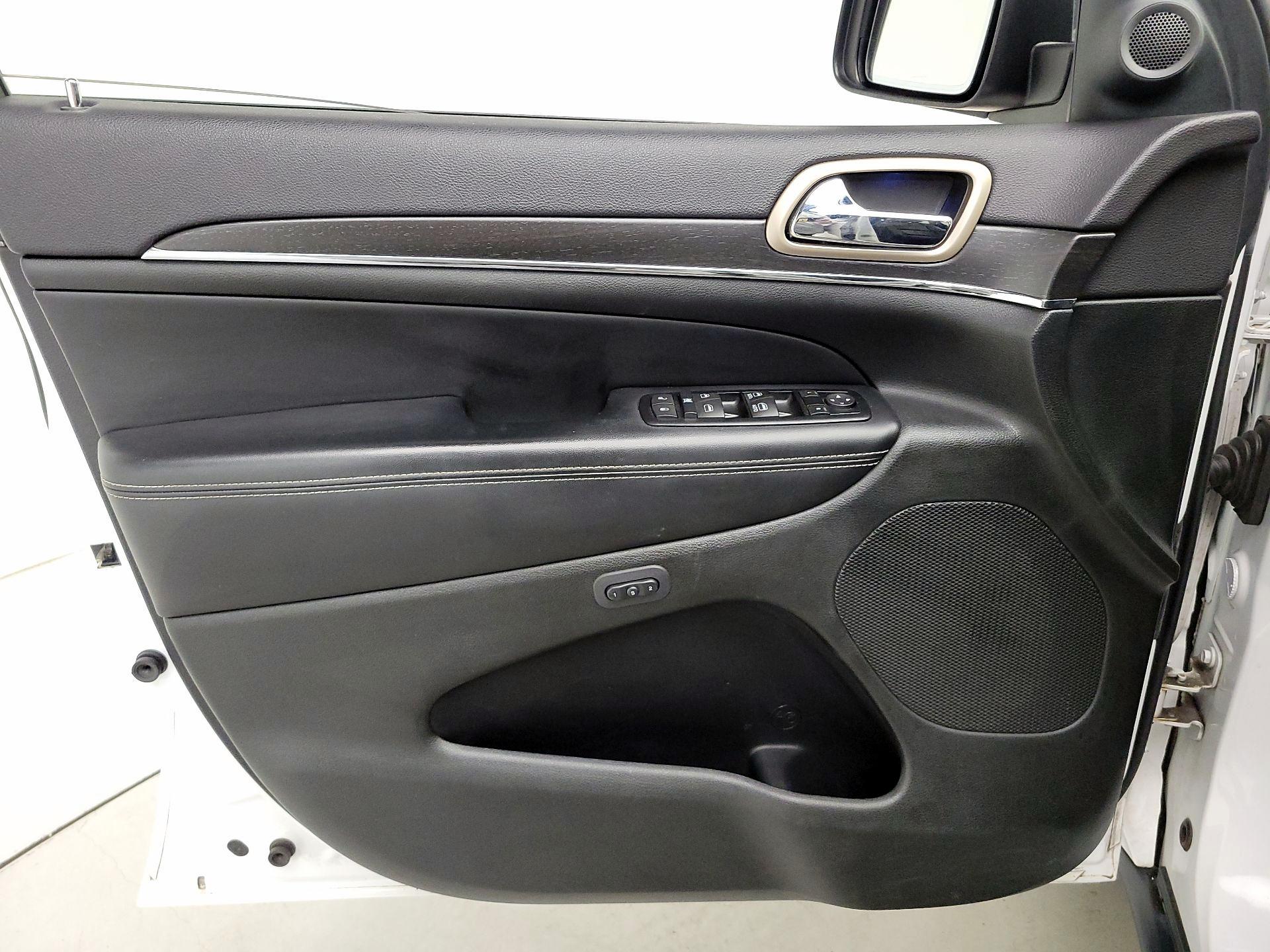 Thumbnail: 2015 Jeep Grand Cherokee - 12