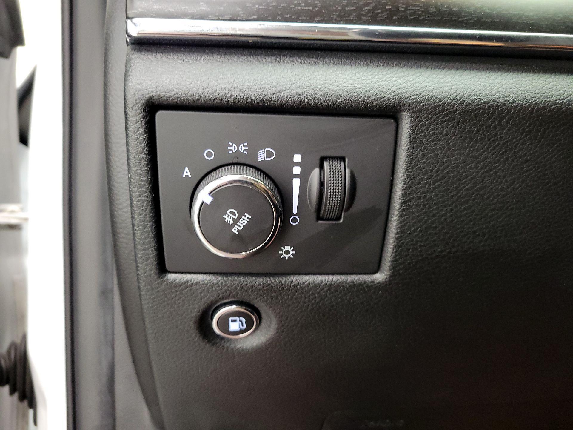 Thumbnail: 2015 Jeep Grand Cherokee - 13