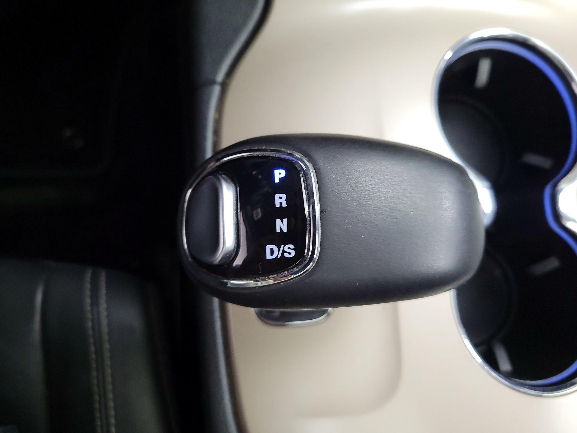 Thumbnail: 2015 Jeep Grand Cherokee - 17