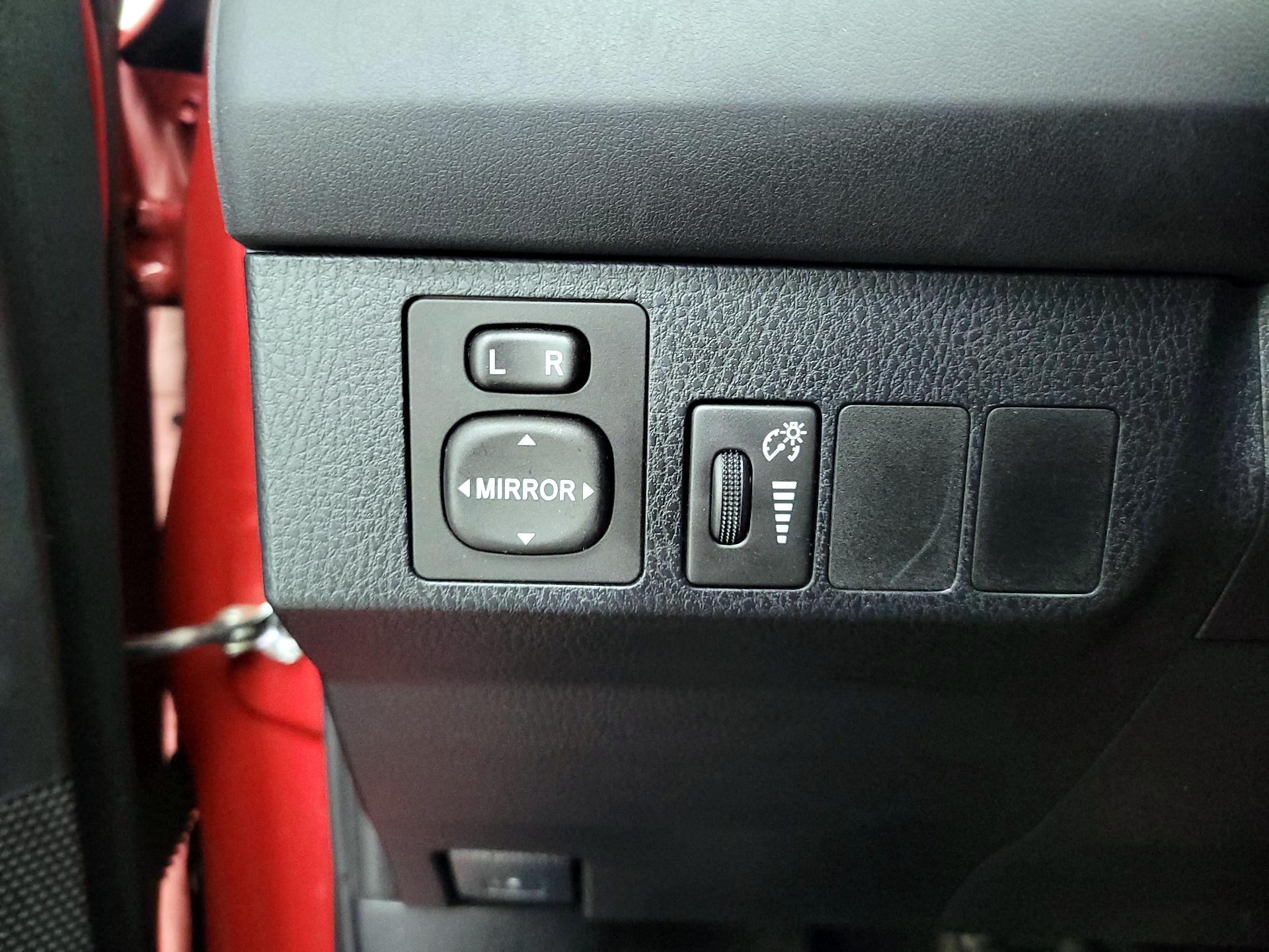 Thumbnail: 2016 Toyota RAV4 - 13