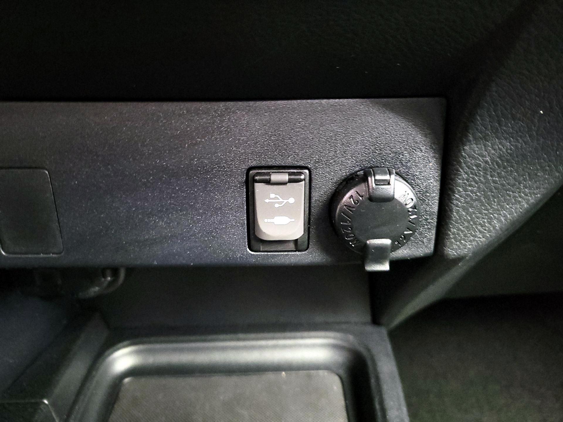 Thumbnail: 2016 Toyota RAV4 - 18