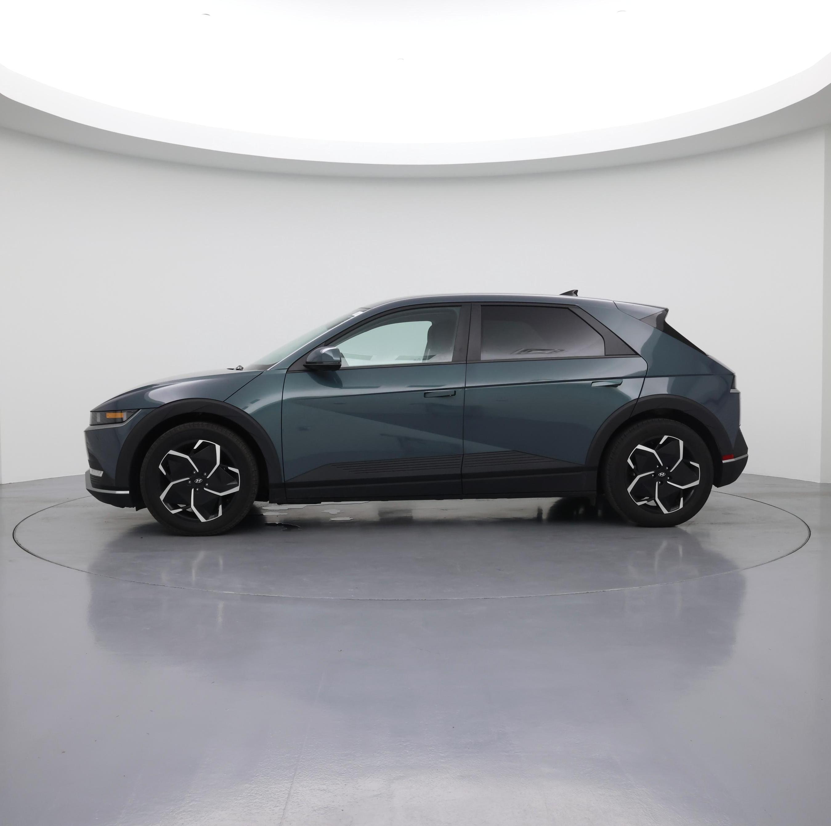 Thumbnail: 2023 Hyundai Ioniq 5 - 3