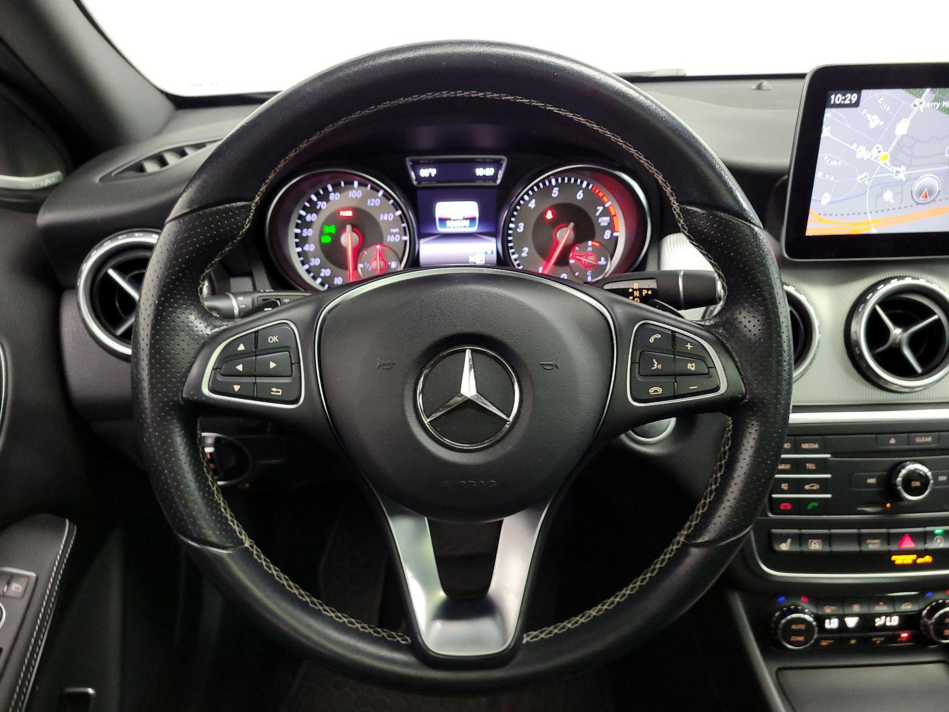 Thumbnail: 2017 Mercedes-Benz GLA - 10