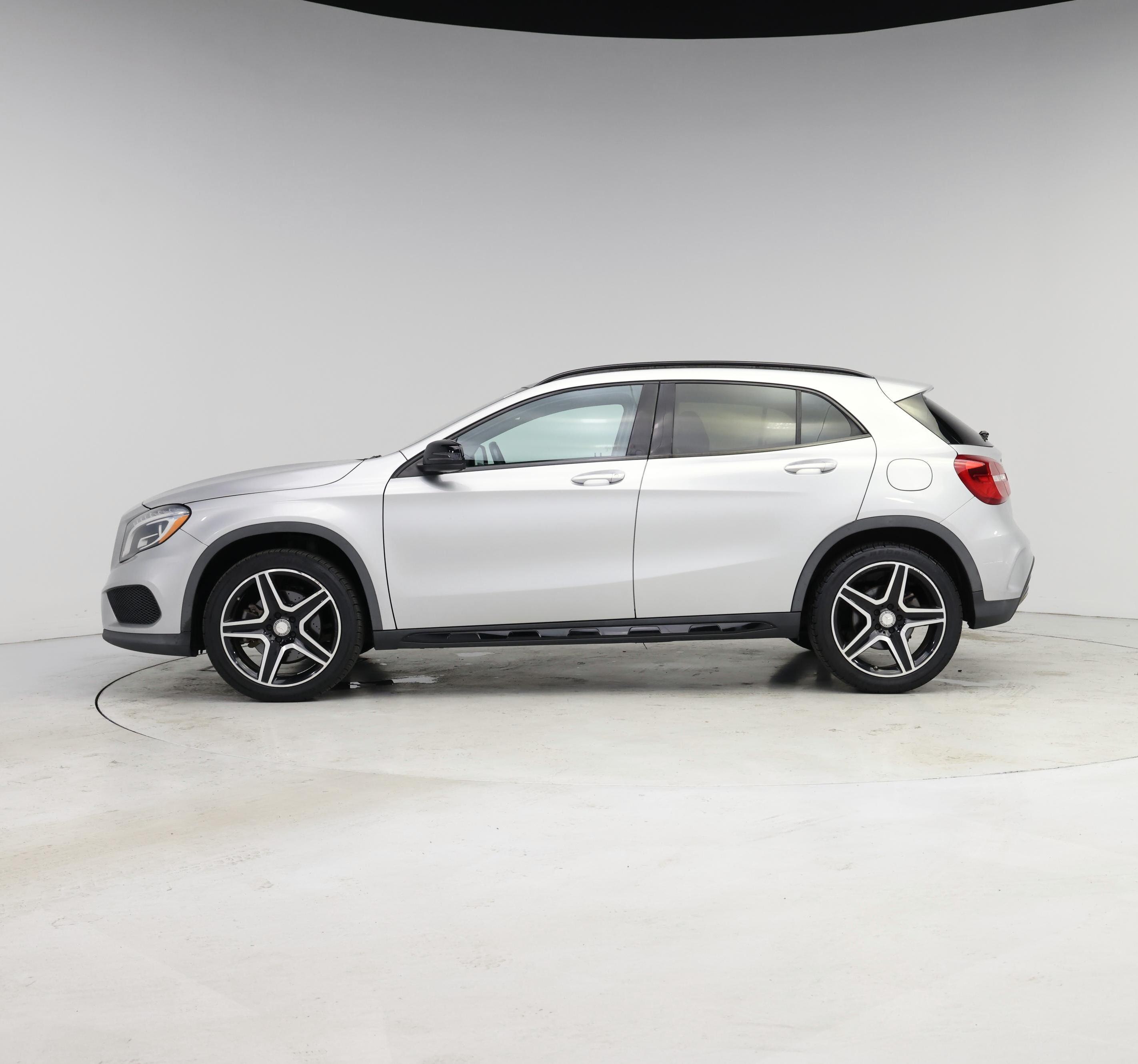 Thumbnail: 2017 Mercedes-Benz GLA - 3