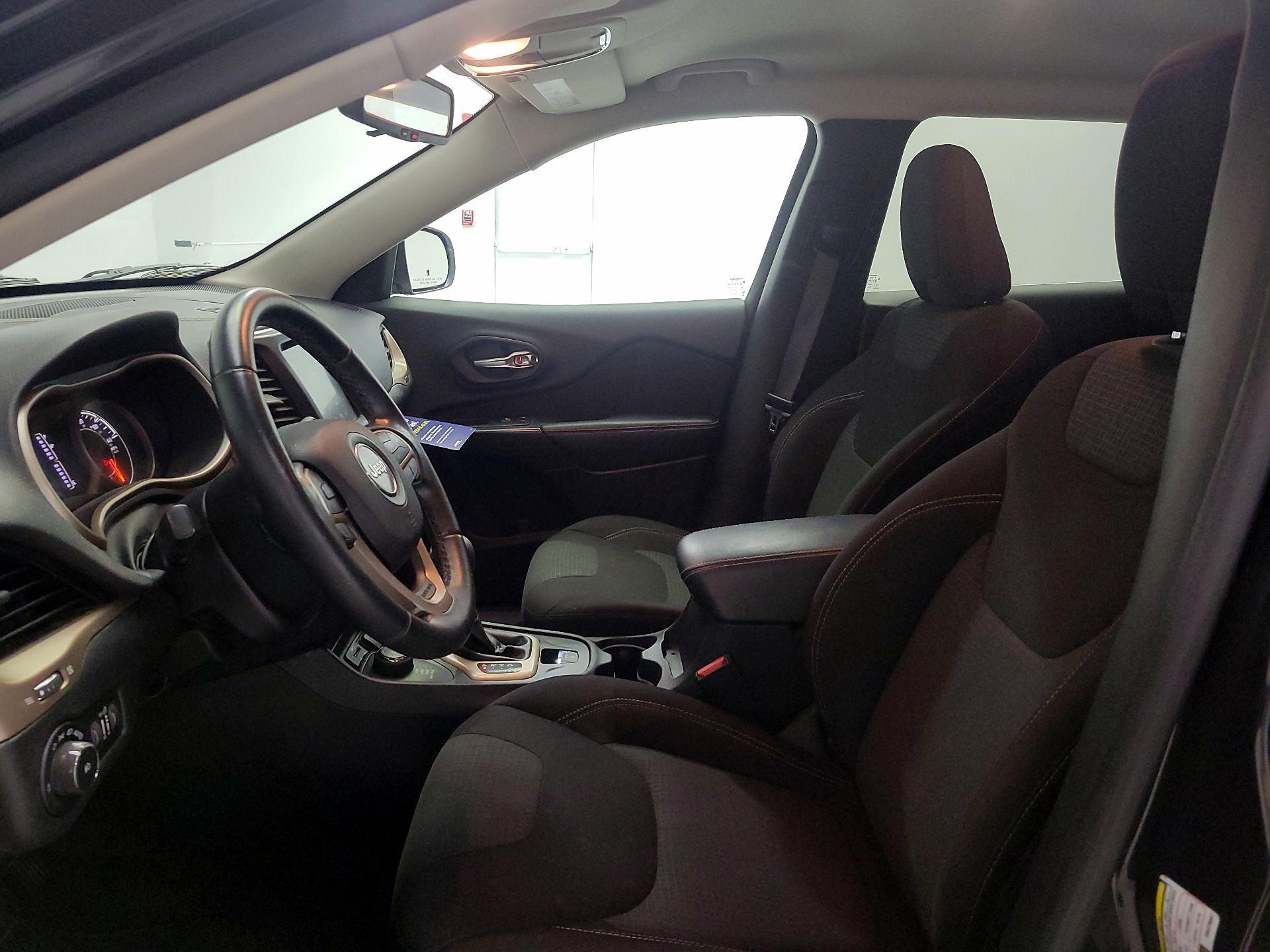 Thumbnail: 2016 Jeep Cherokee - 11
