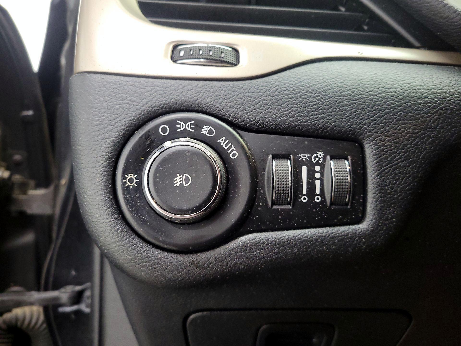 Thumbnail: 2016 Jeep Cherokee - 13