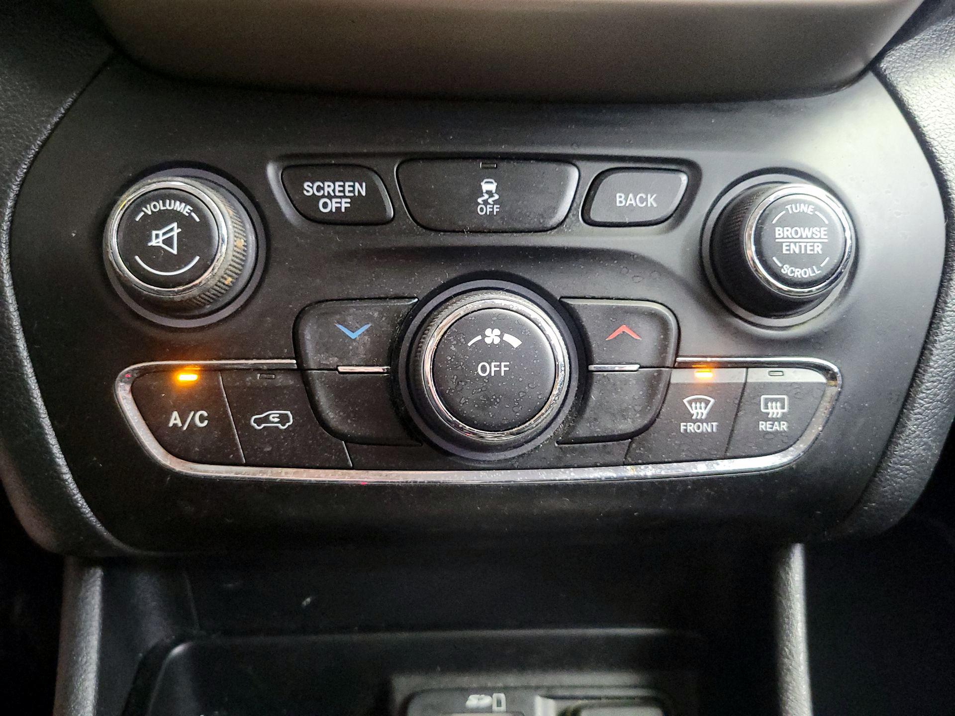 Thumbnail: 2016 Jeep Cherokee - 16