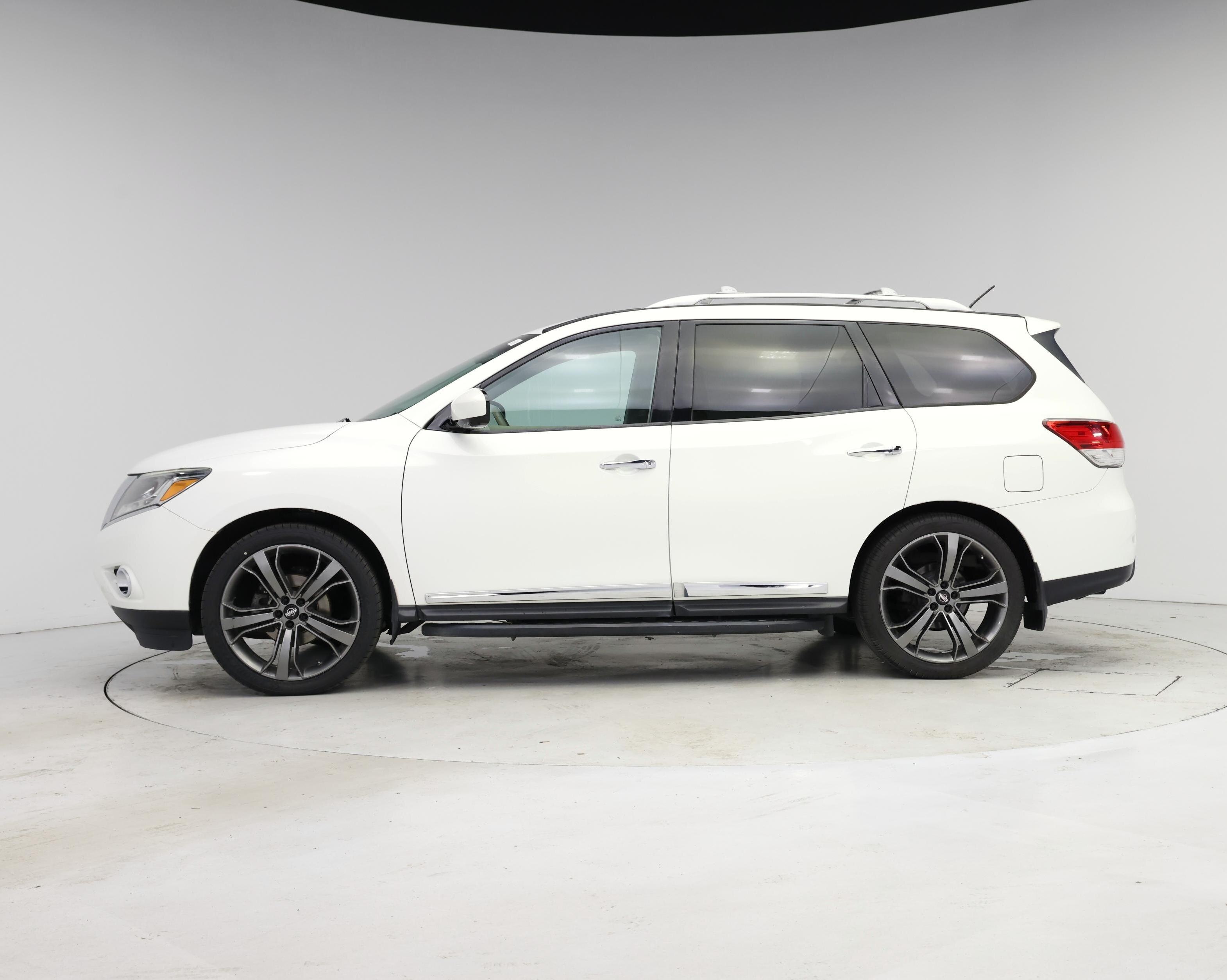 Thumbnail: 2014 Nissan Pathfinder - 3