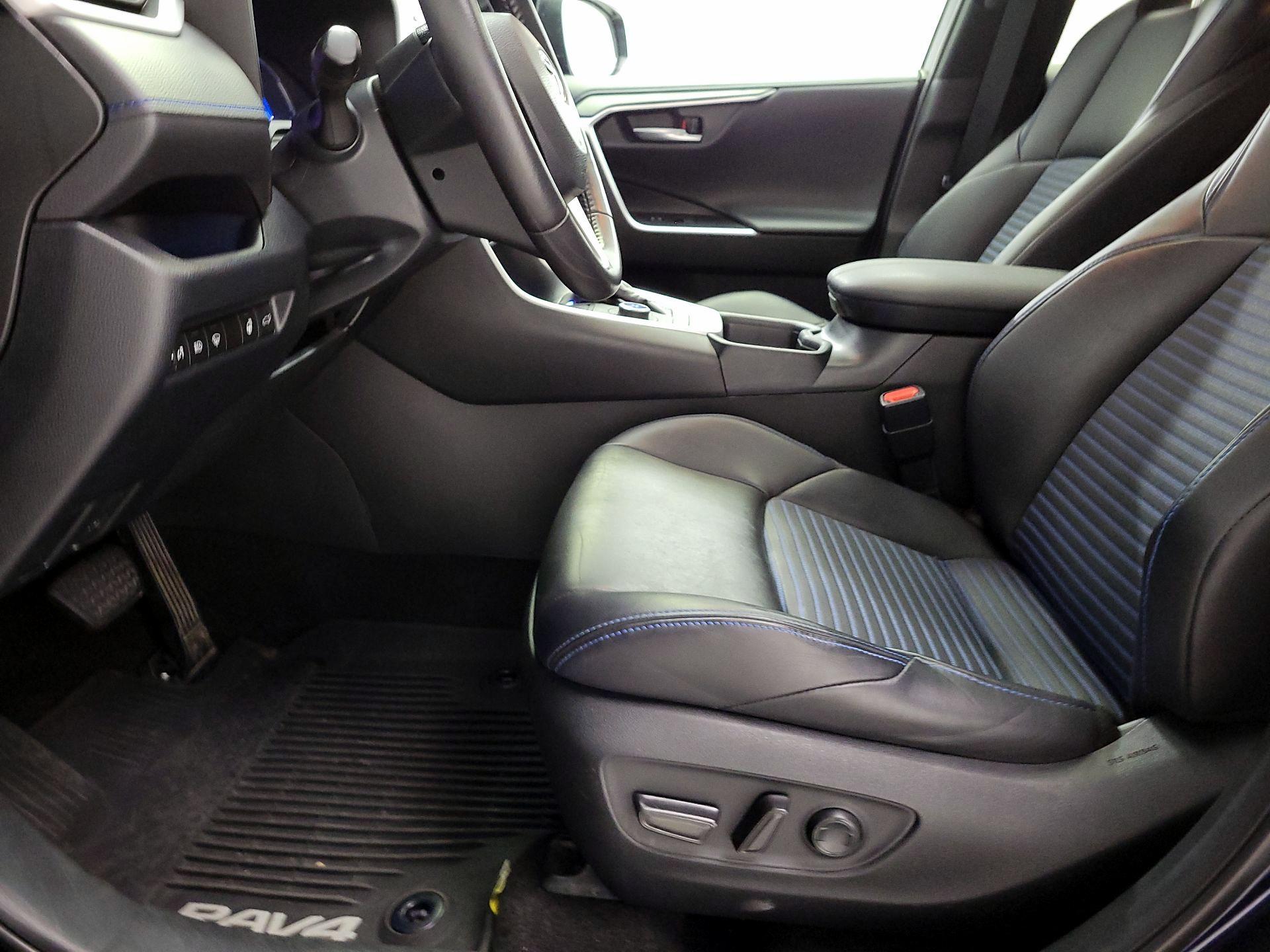 Thumbnail: 2020 Toyota RAV4 - 11