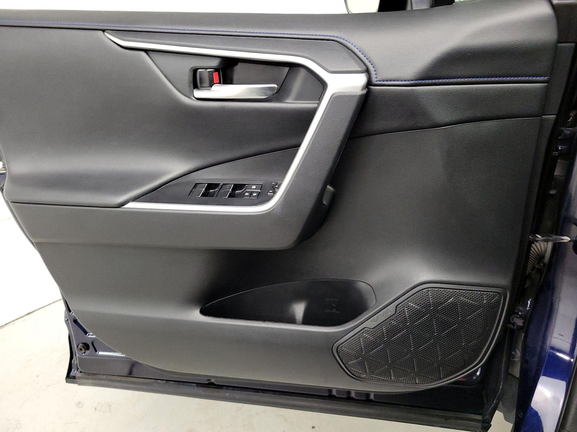 Thumbnail: 2020 Toyota RAV4 - 12