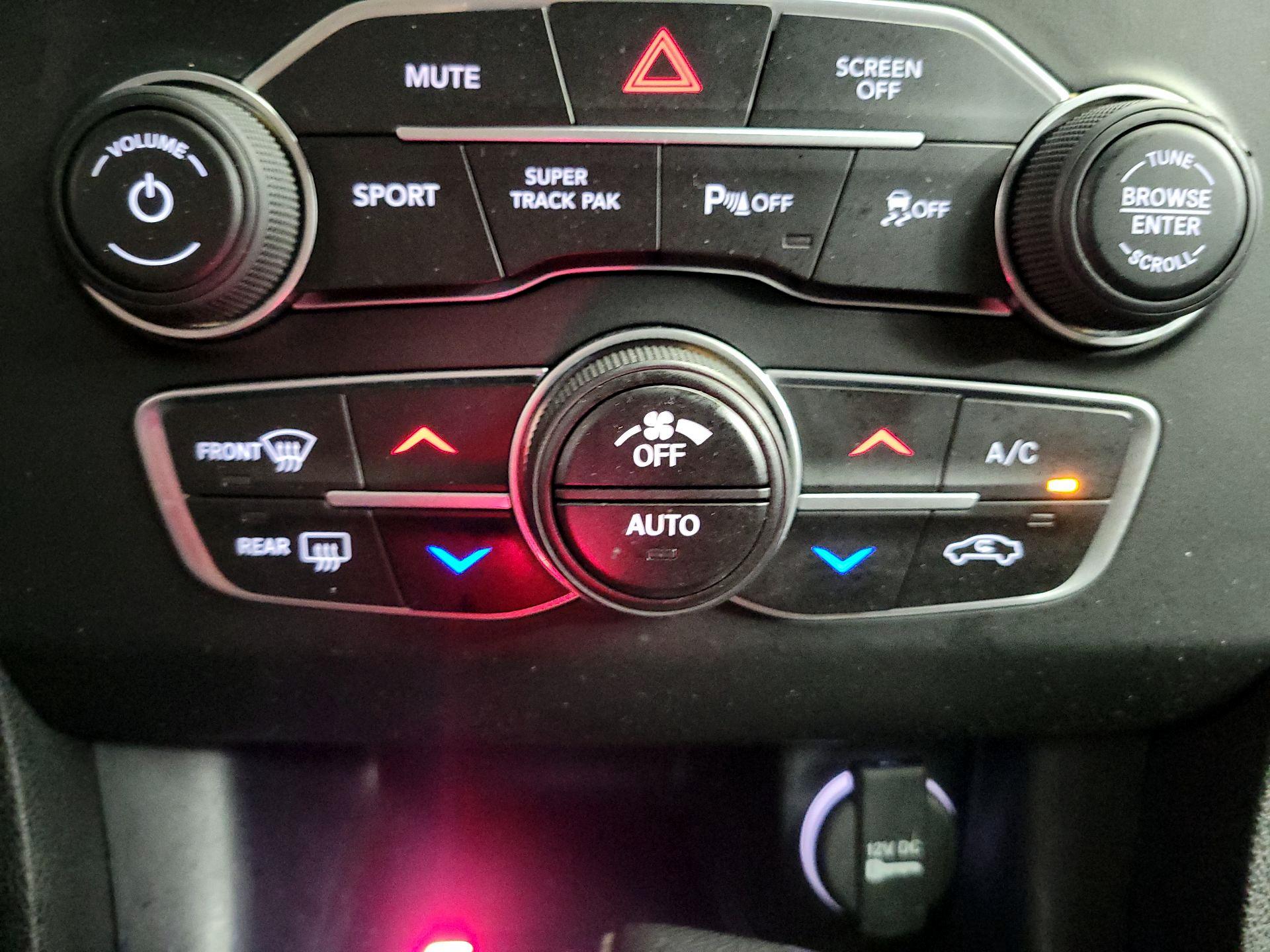 Thumbnail: 2019 Dodge Charger - 16