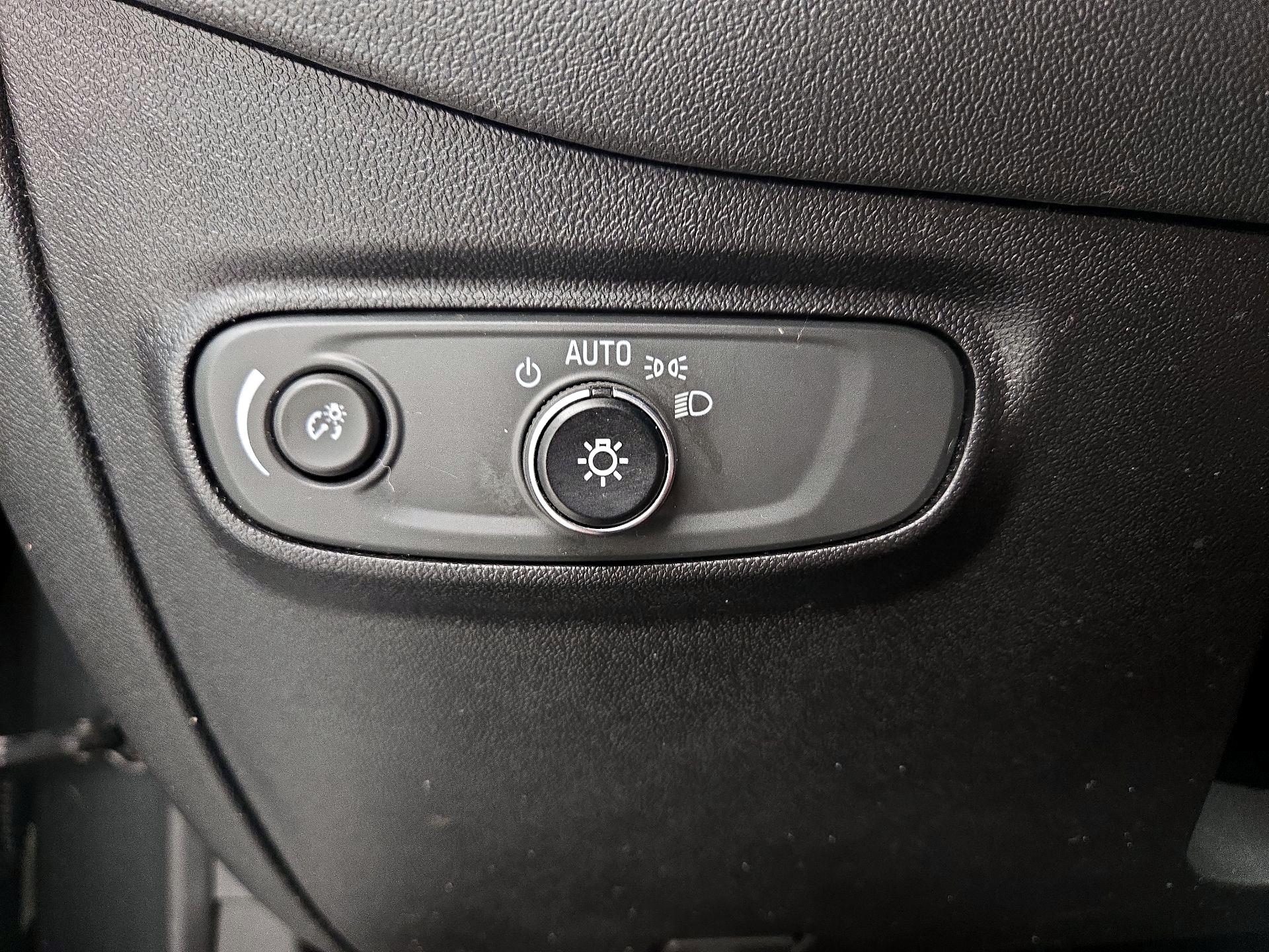 Thumbnail: 2018 Chevrolet Equinox - 13