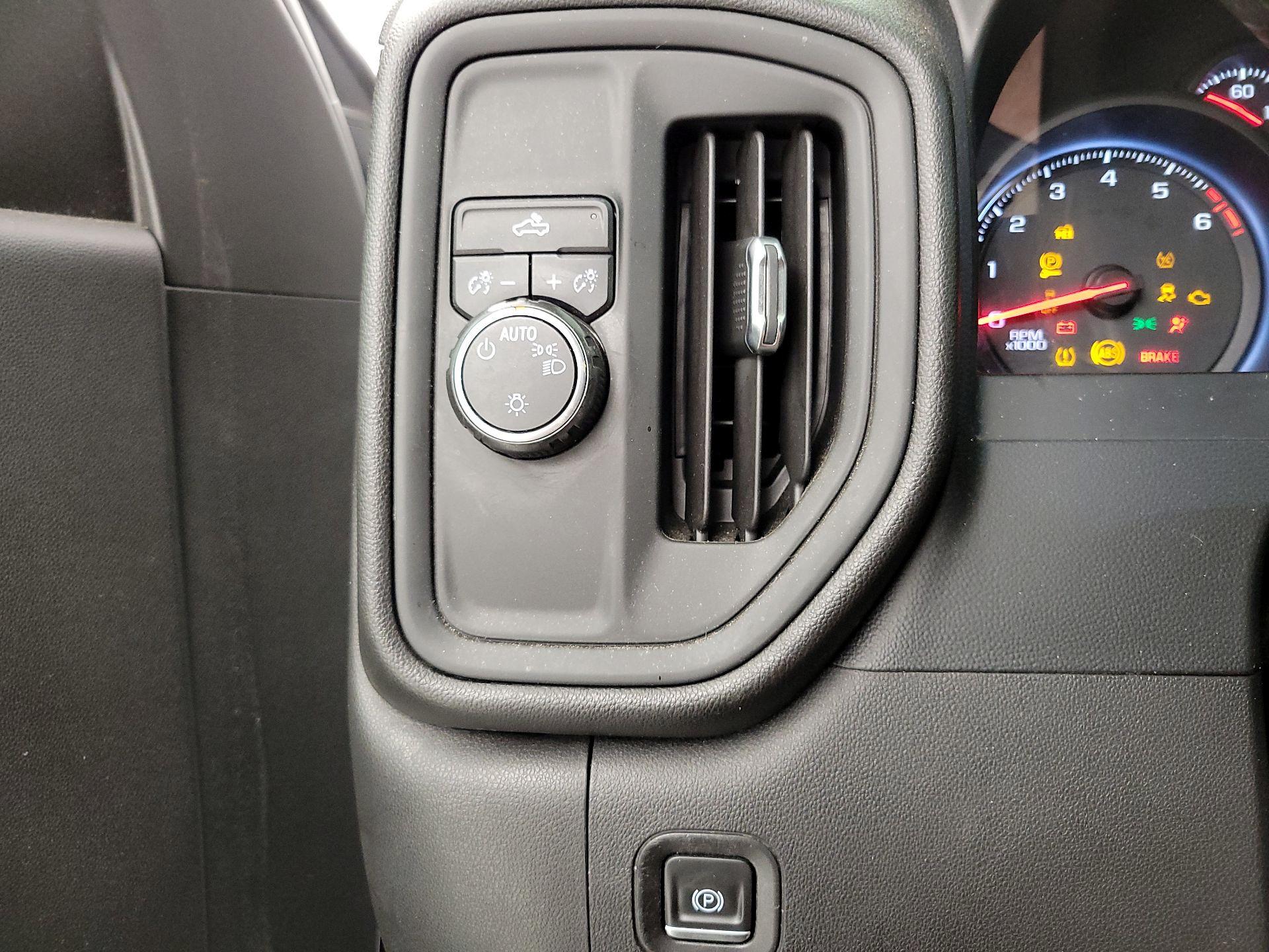 Thumbnail: 2019 Chevrolet Silverado 1500 - 13