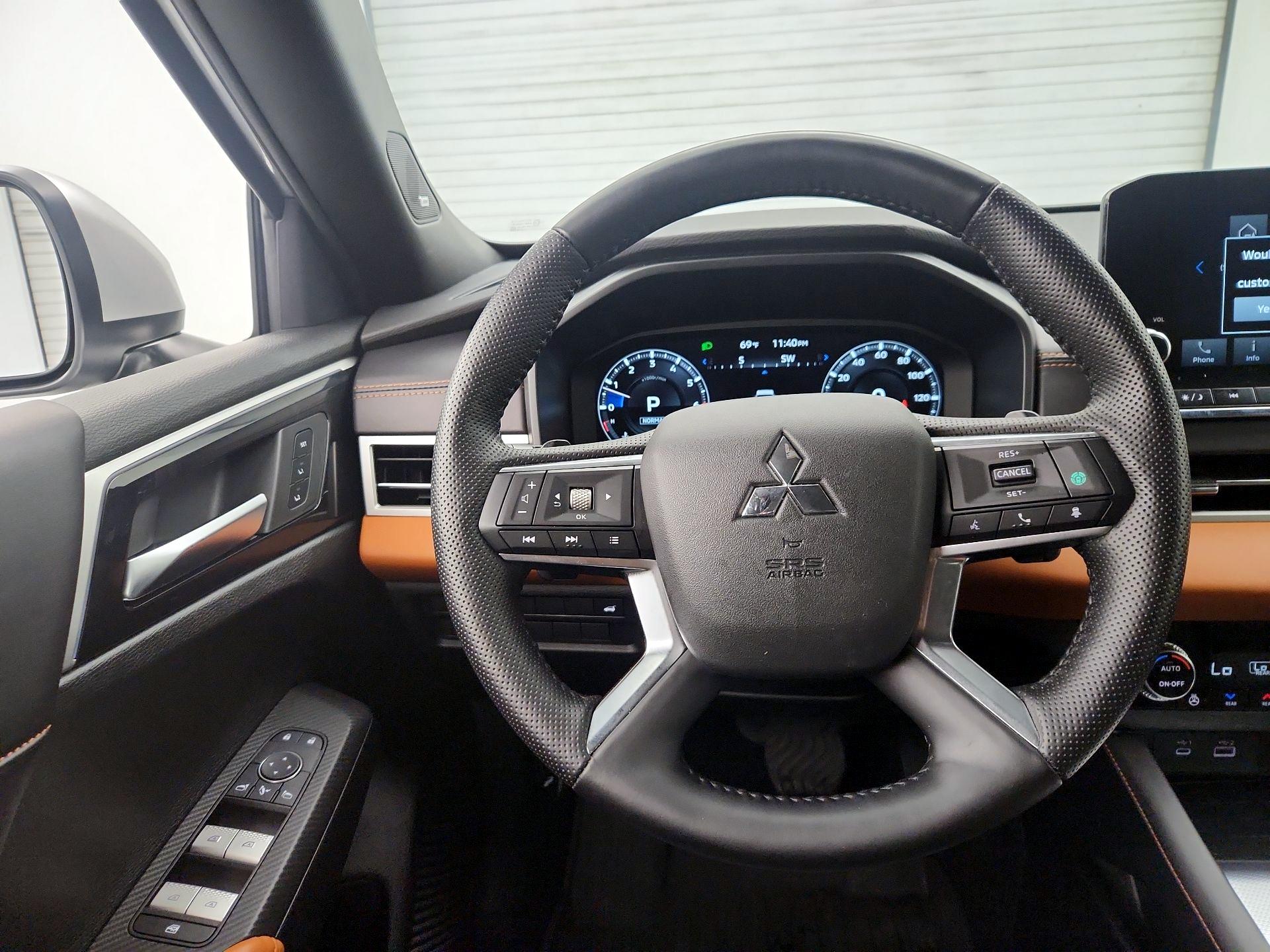 Thumbnail: 2024 Mitsubishi Outlander - 10