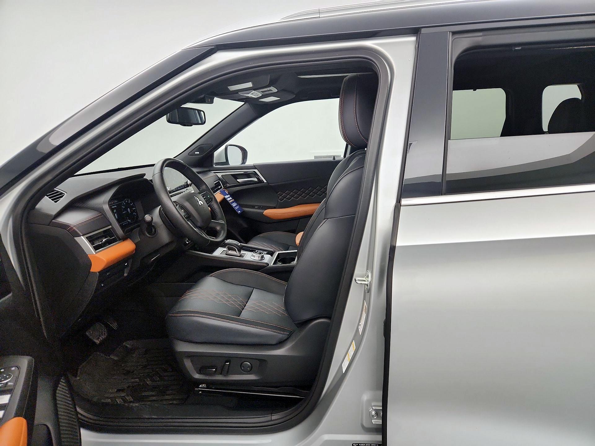 Thumbnail: 2024 Mitsubishi Outlander - 11