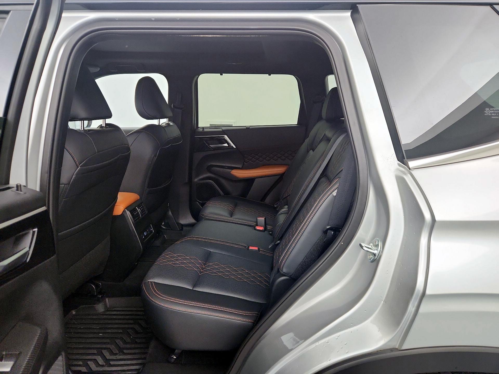 Thumbnail: 2024 Mitsubishi Outlander - 20
