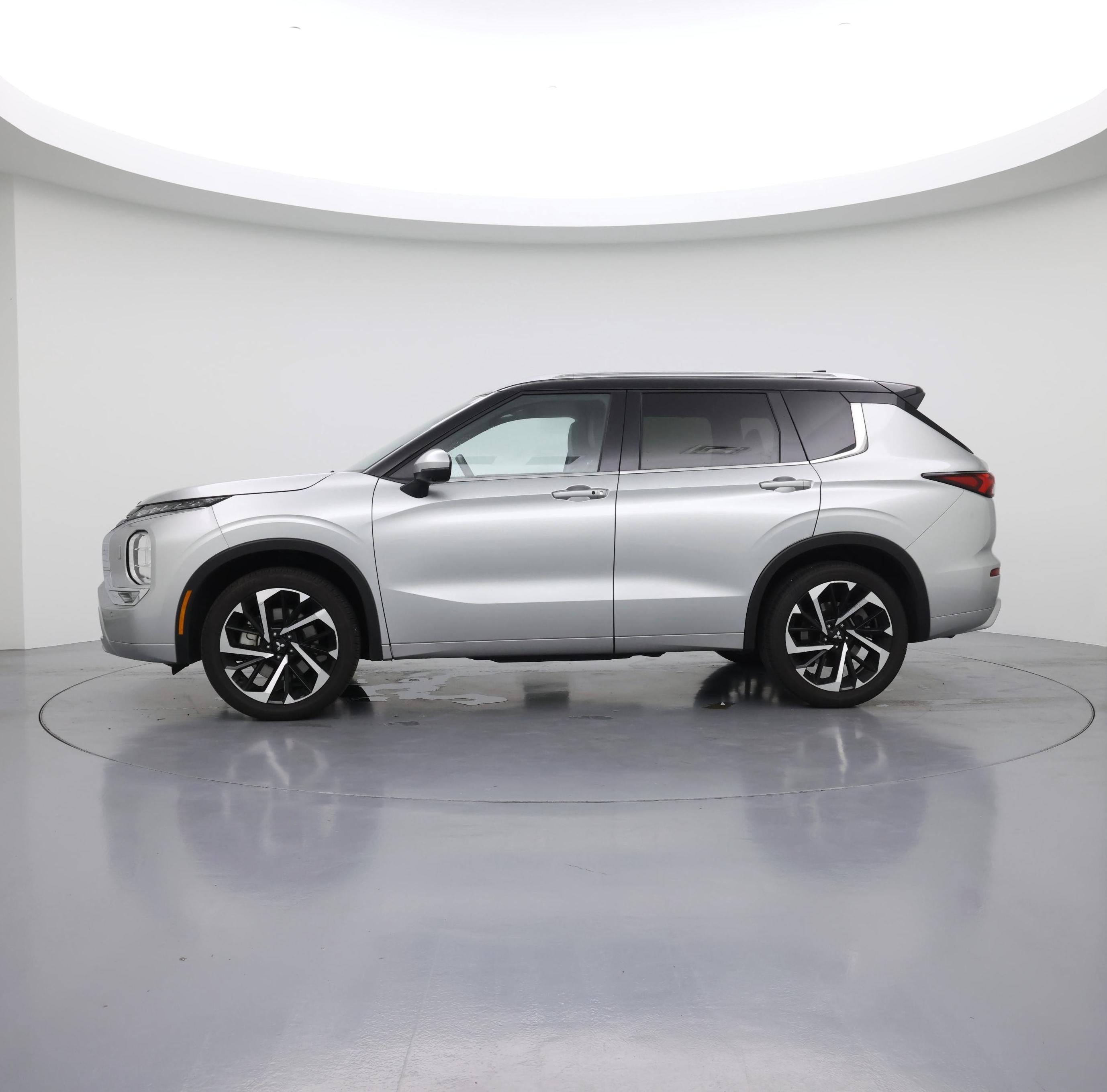 Thumbnail: 2024 Mitsubishi Outlander - 3