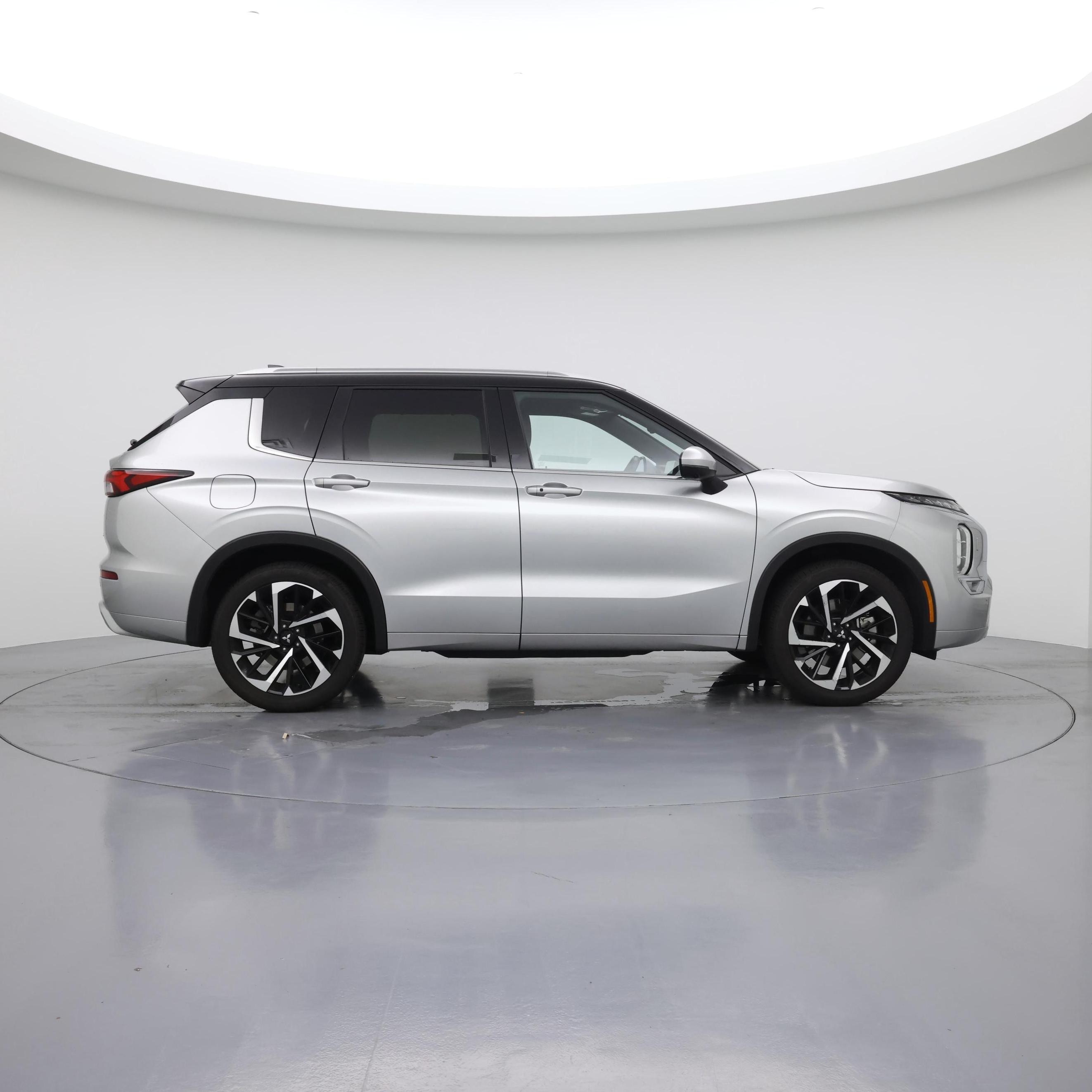 Thumbnail: 2024 Mitsubishi Outlander - 7