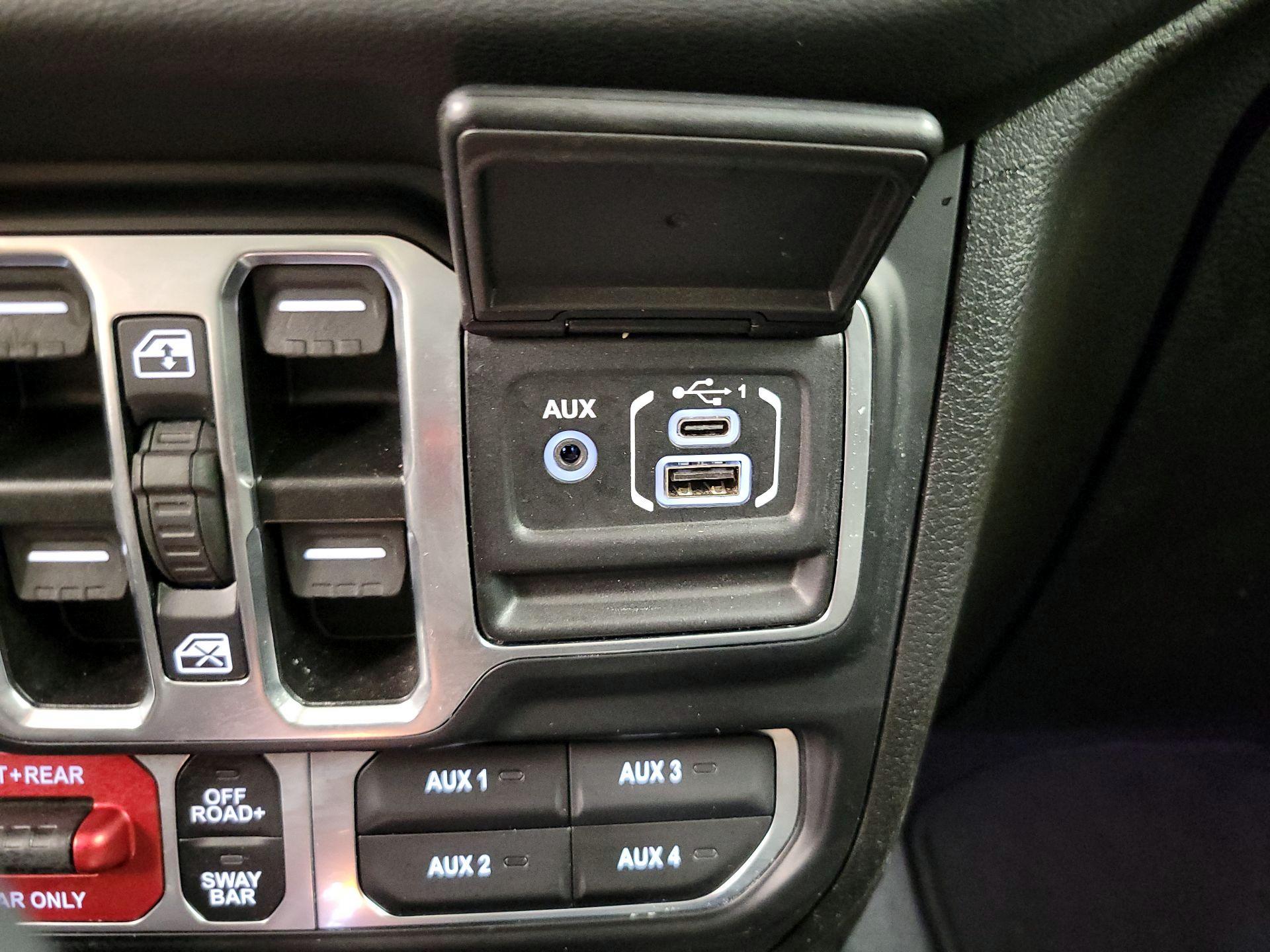 Thumbnail: 2024 Jeep Wrangler - 18