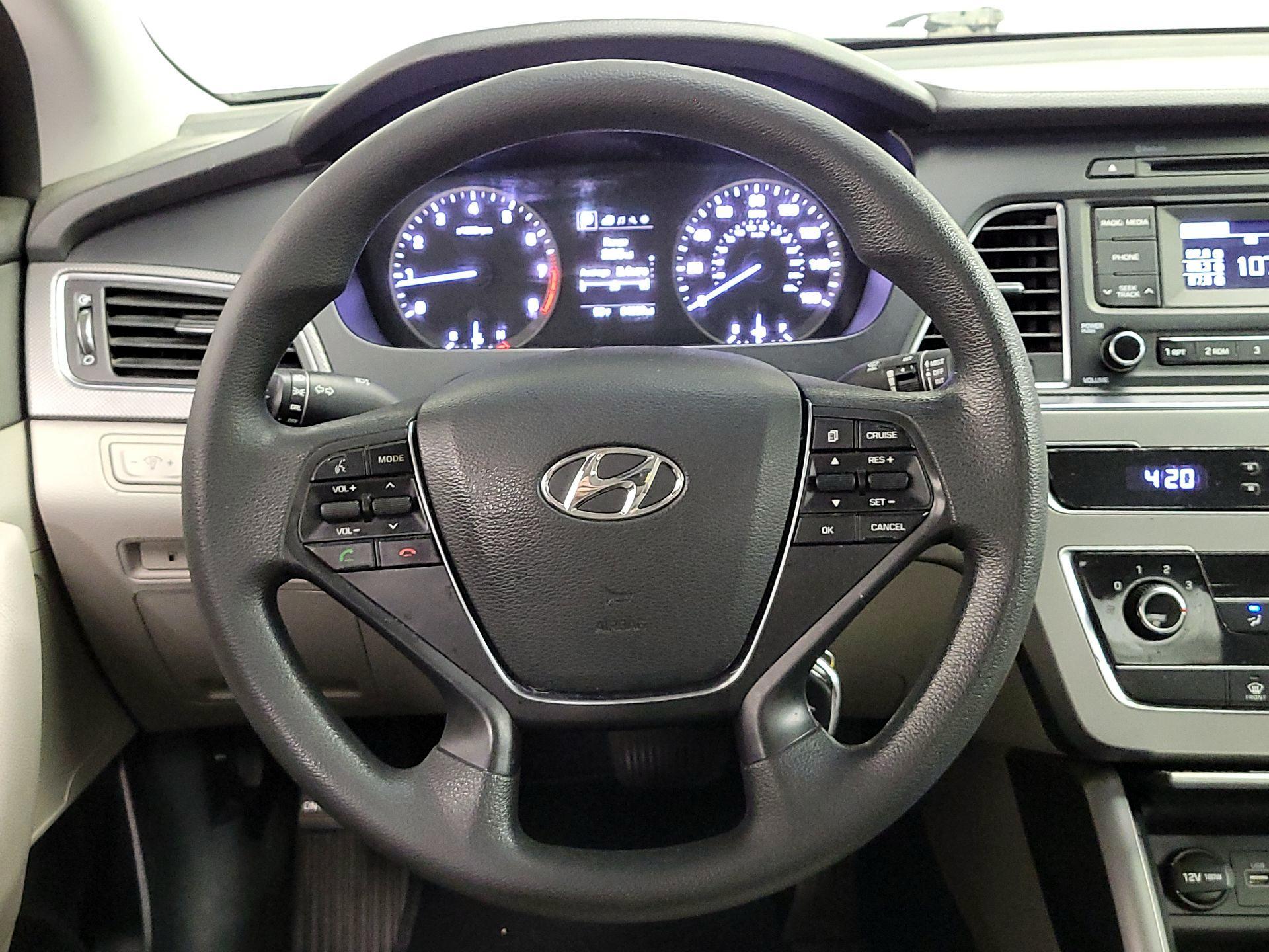 Thumbnail: 2016 Hyundai Sonata - 10