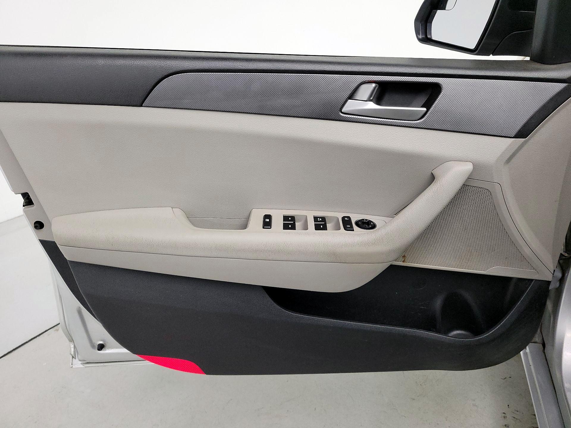 Thumbnail: 2016 Hyundai Sonata - 12