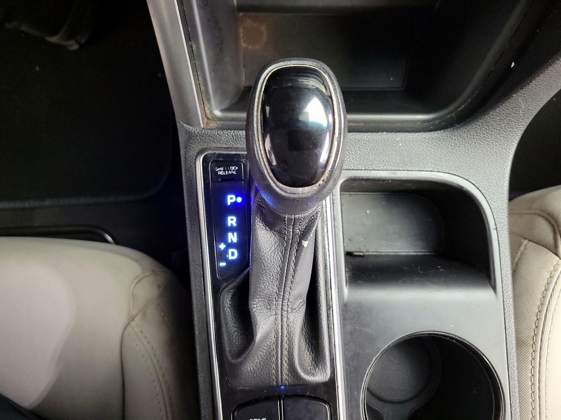 Thumbnail: 2016 Hyundai Sonata - 16