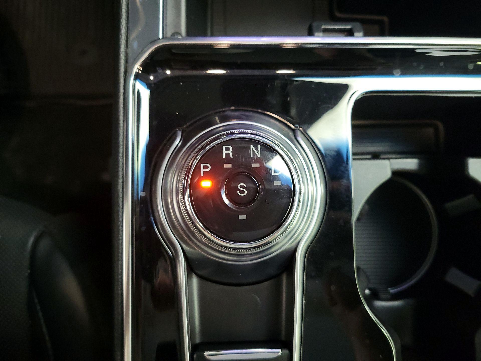 Thumbnail: 2019 Ford Edge - 18