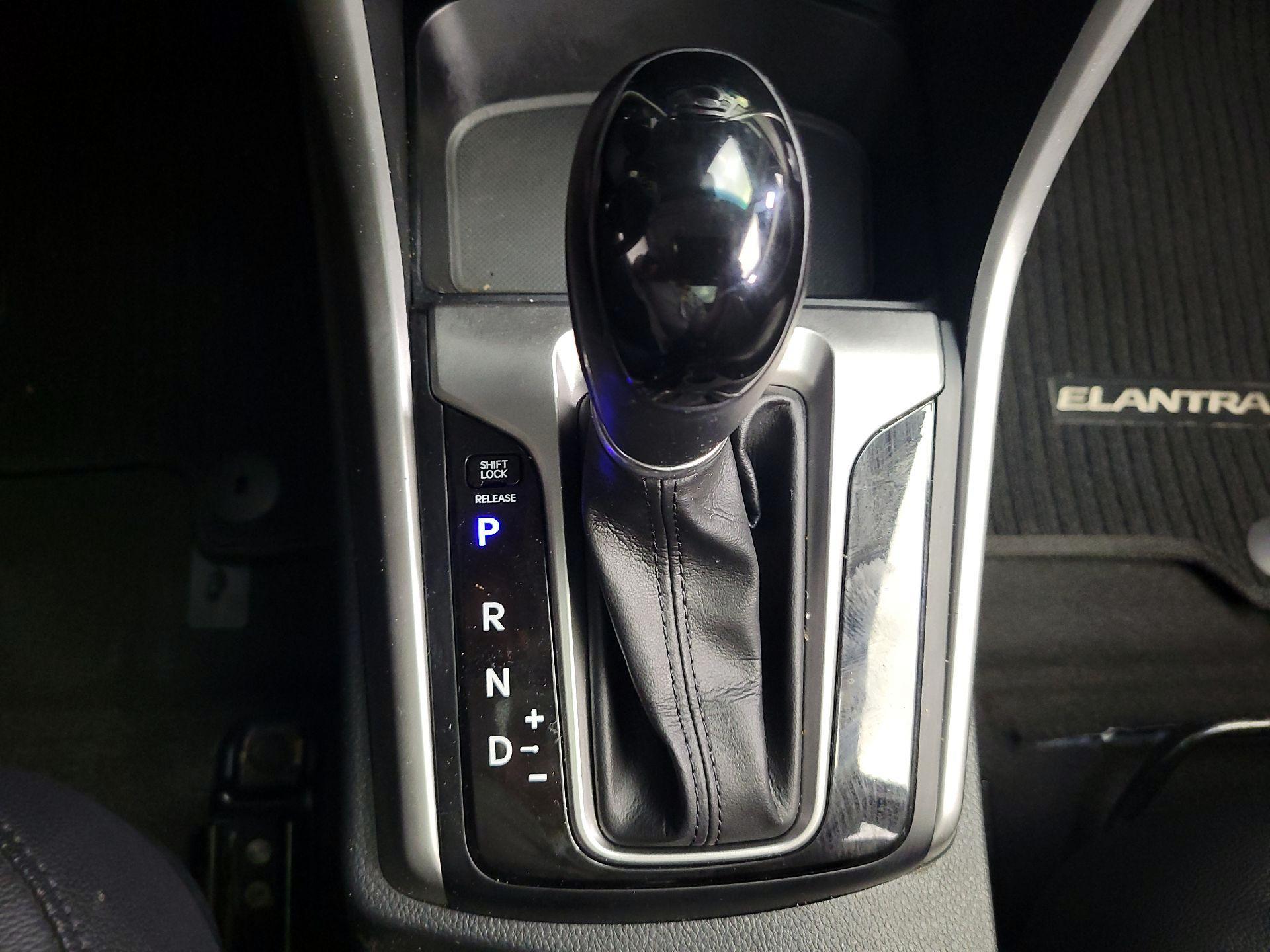 Thumbnail: 2014 Hyundai Elantra - 18