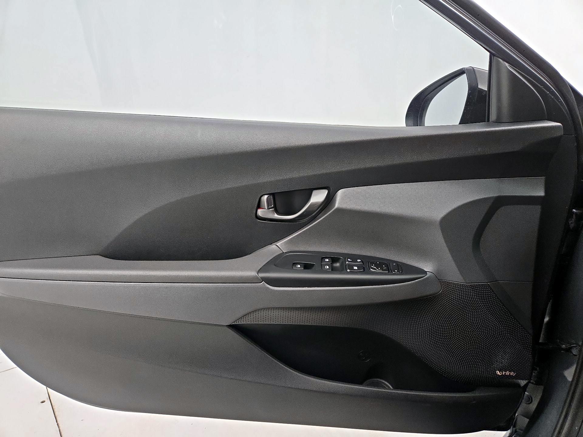 Thumbnail: 2020 Hyundai Veloster - 12