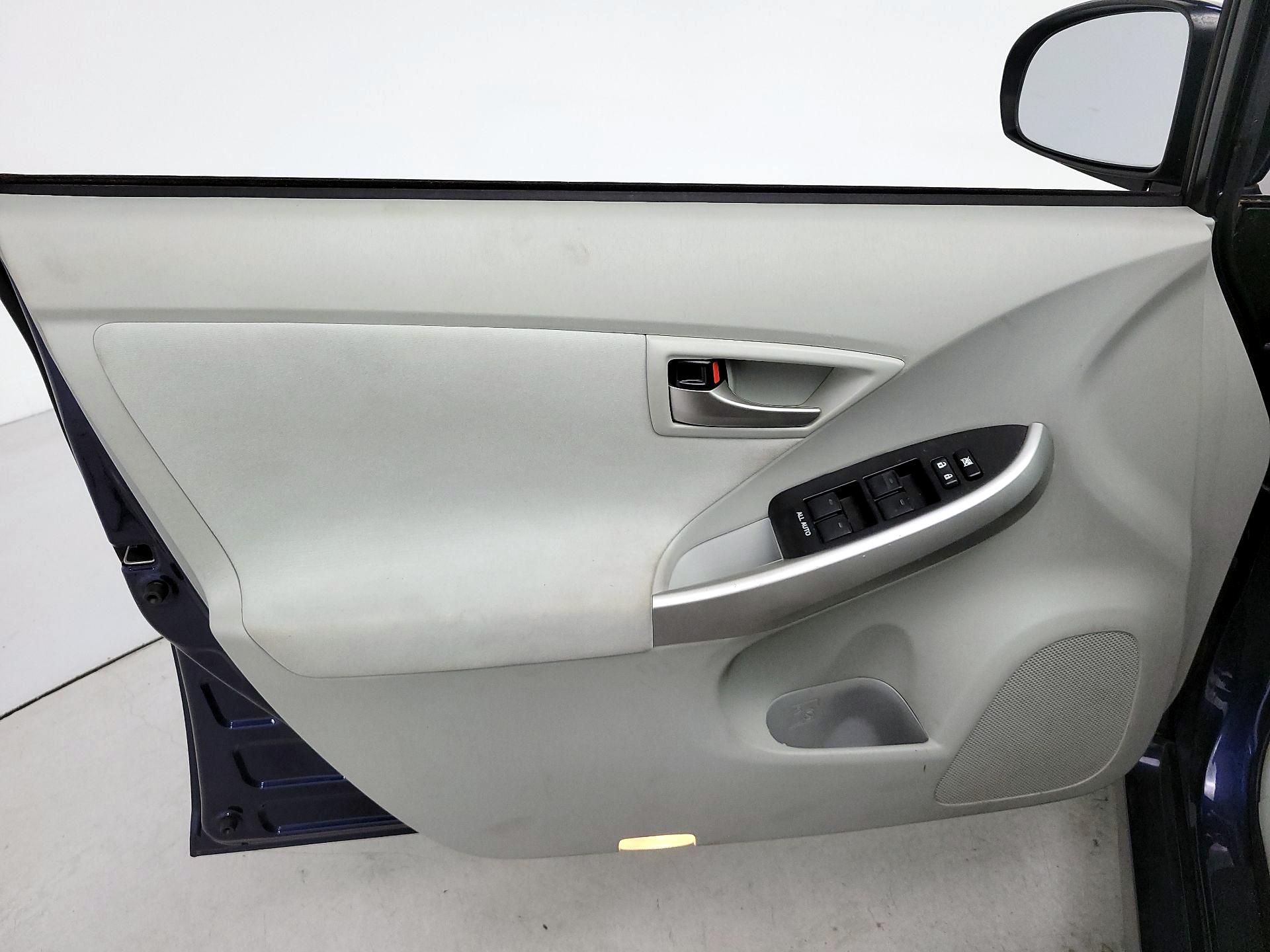 Thumbnail: 2013 Toyota Prius - 12
