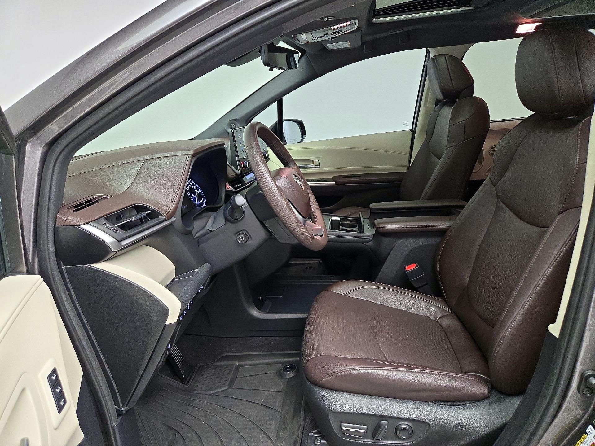 Thumbnail: 2023 Toyota Sienna - 11