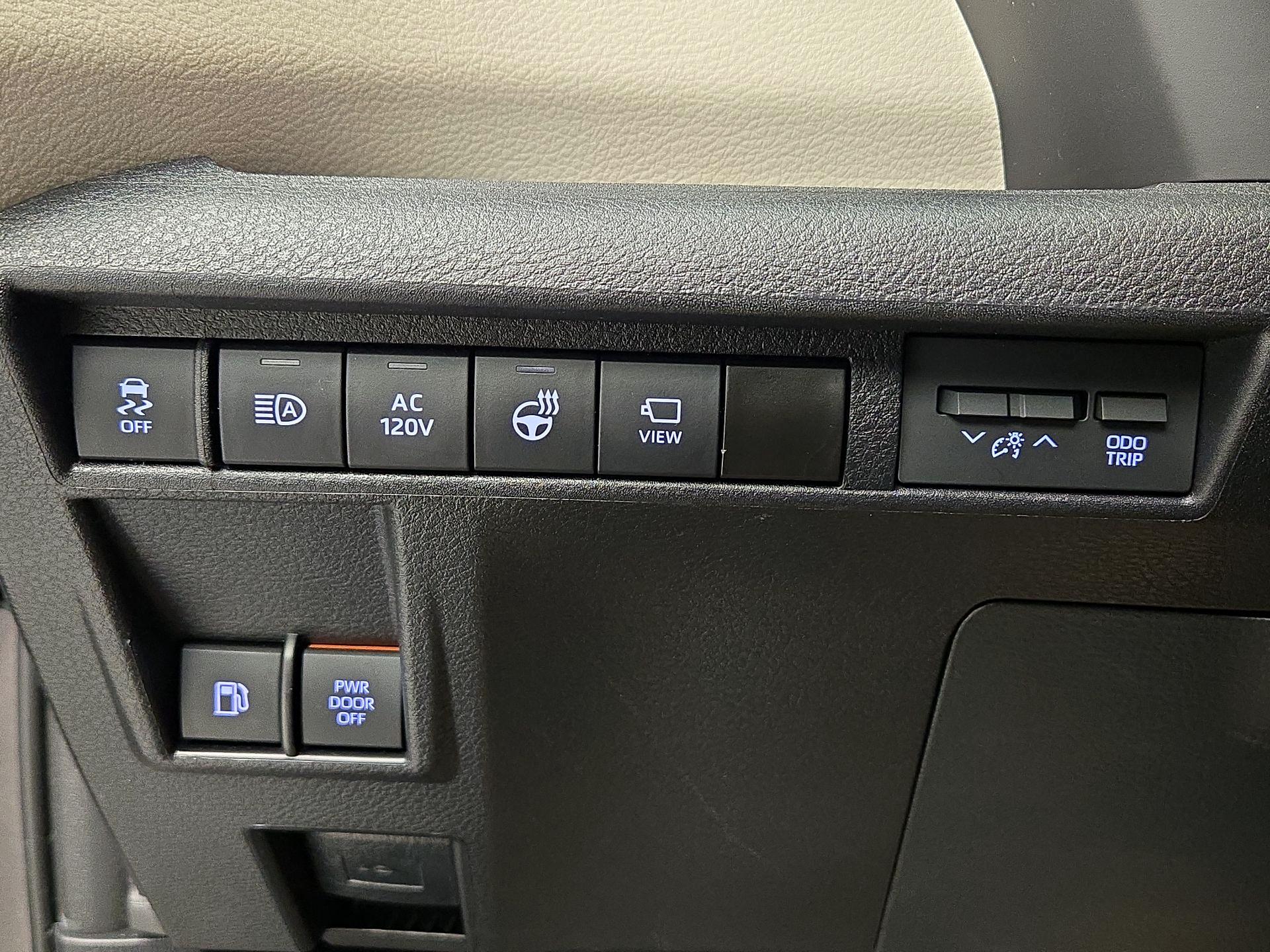 Thumbnail: 2023 Toyota Sienna - 13