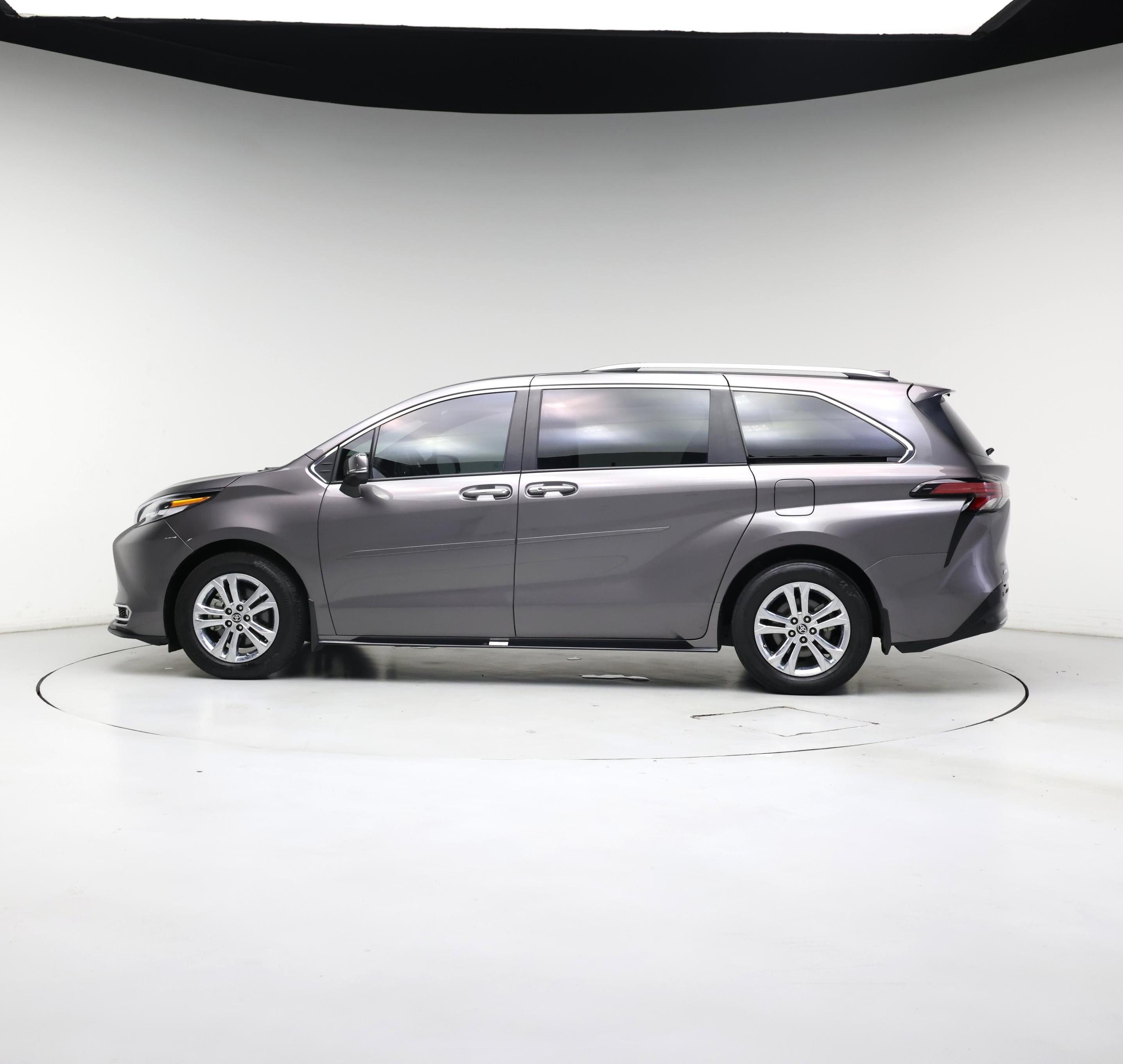 Thumbnail: 2023 Toyota Sienna - 3